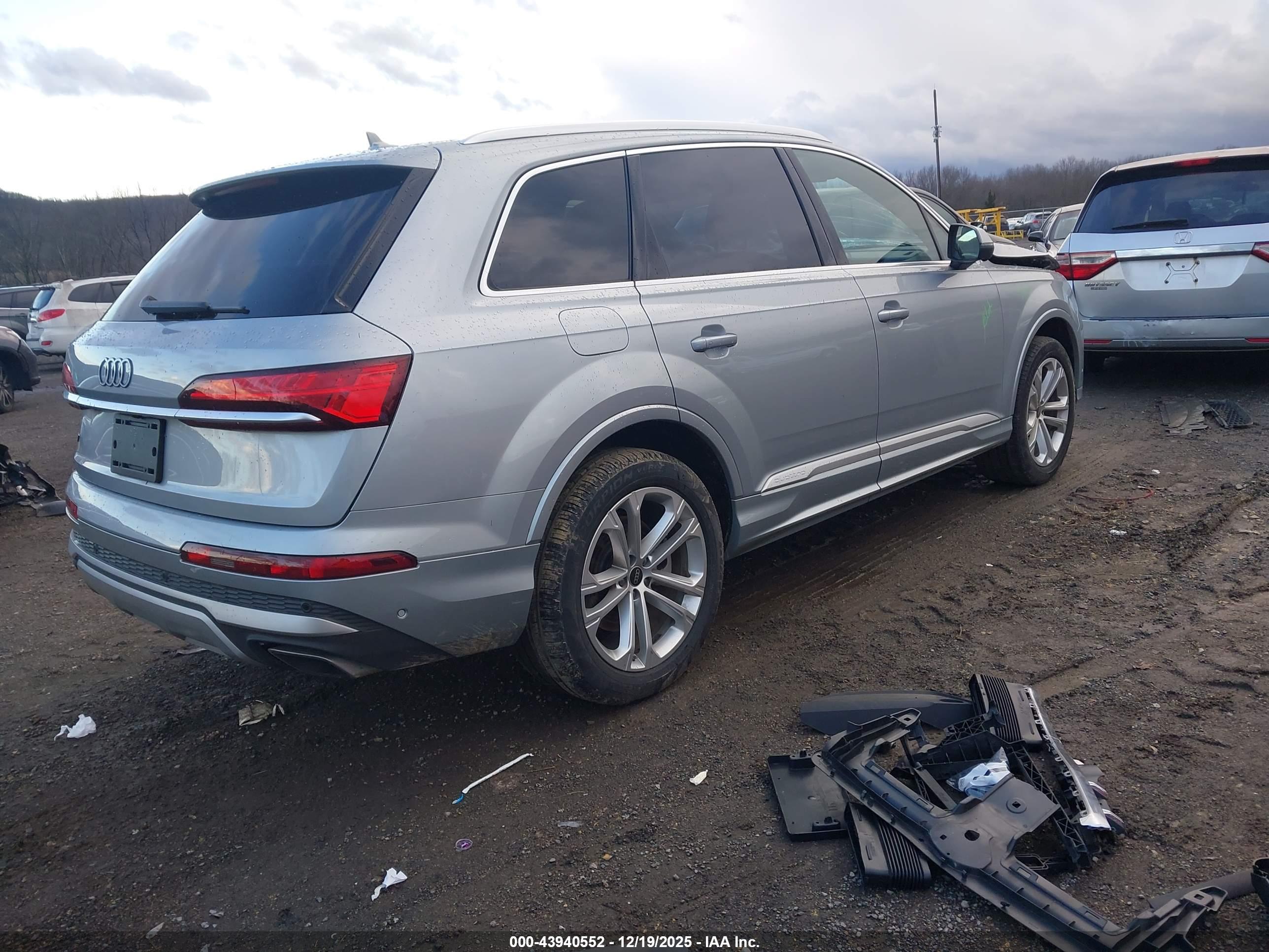 AUDI Q7 image 4