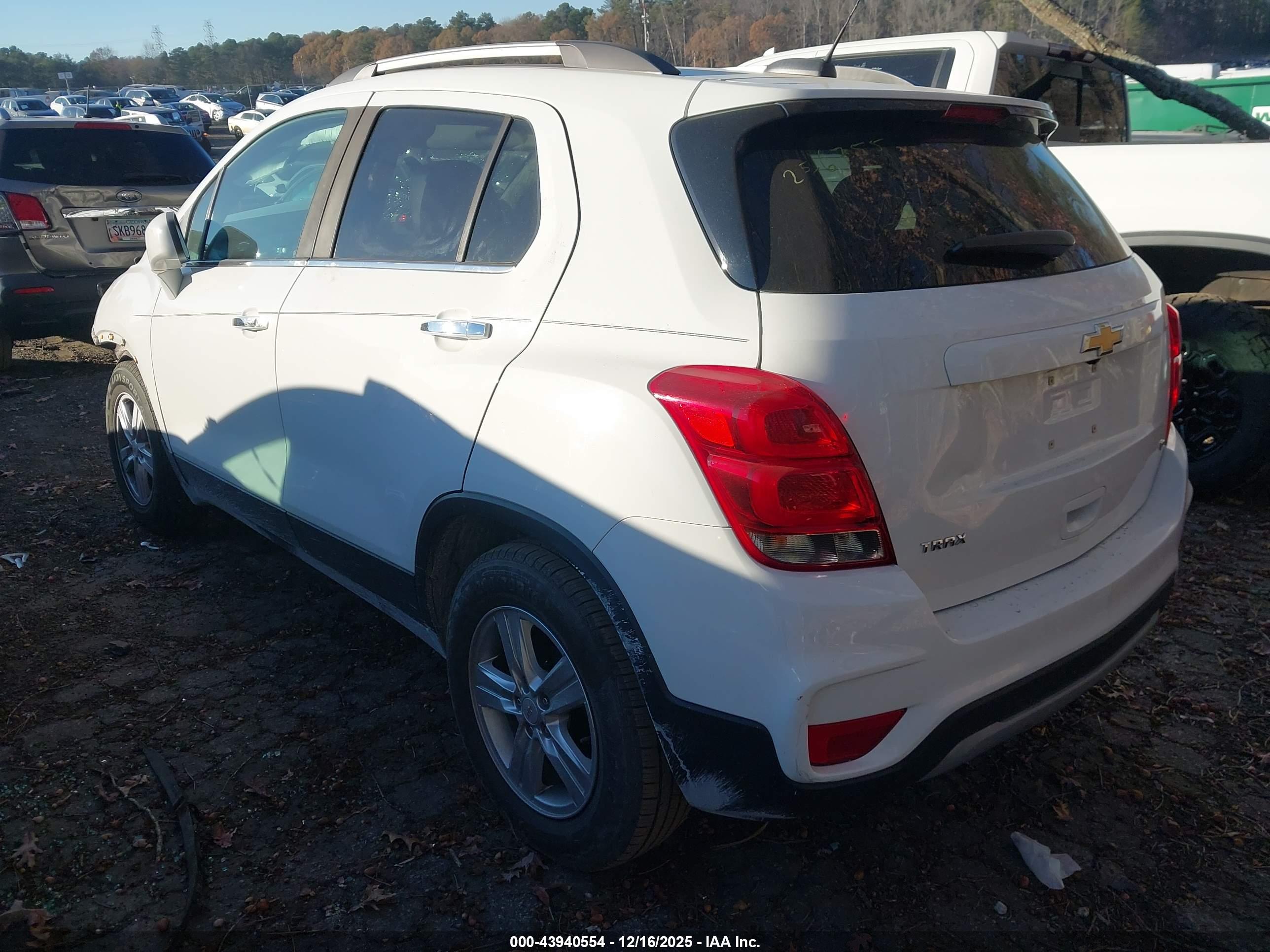 CHEVROLET TRAX image 3