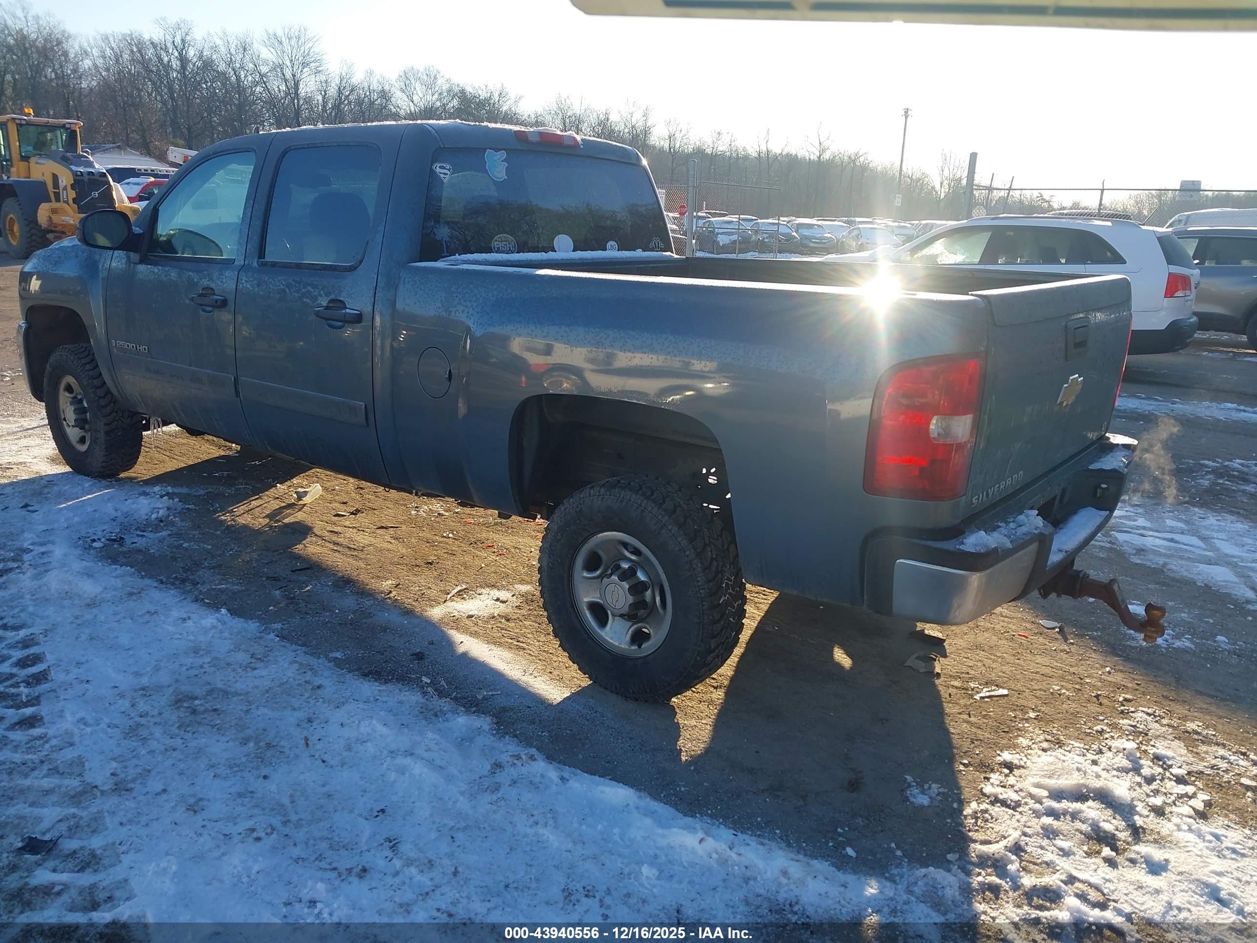 CHEVROLET SILVERADO image 3