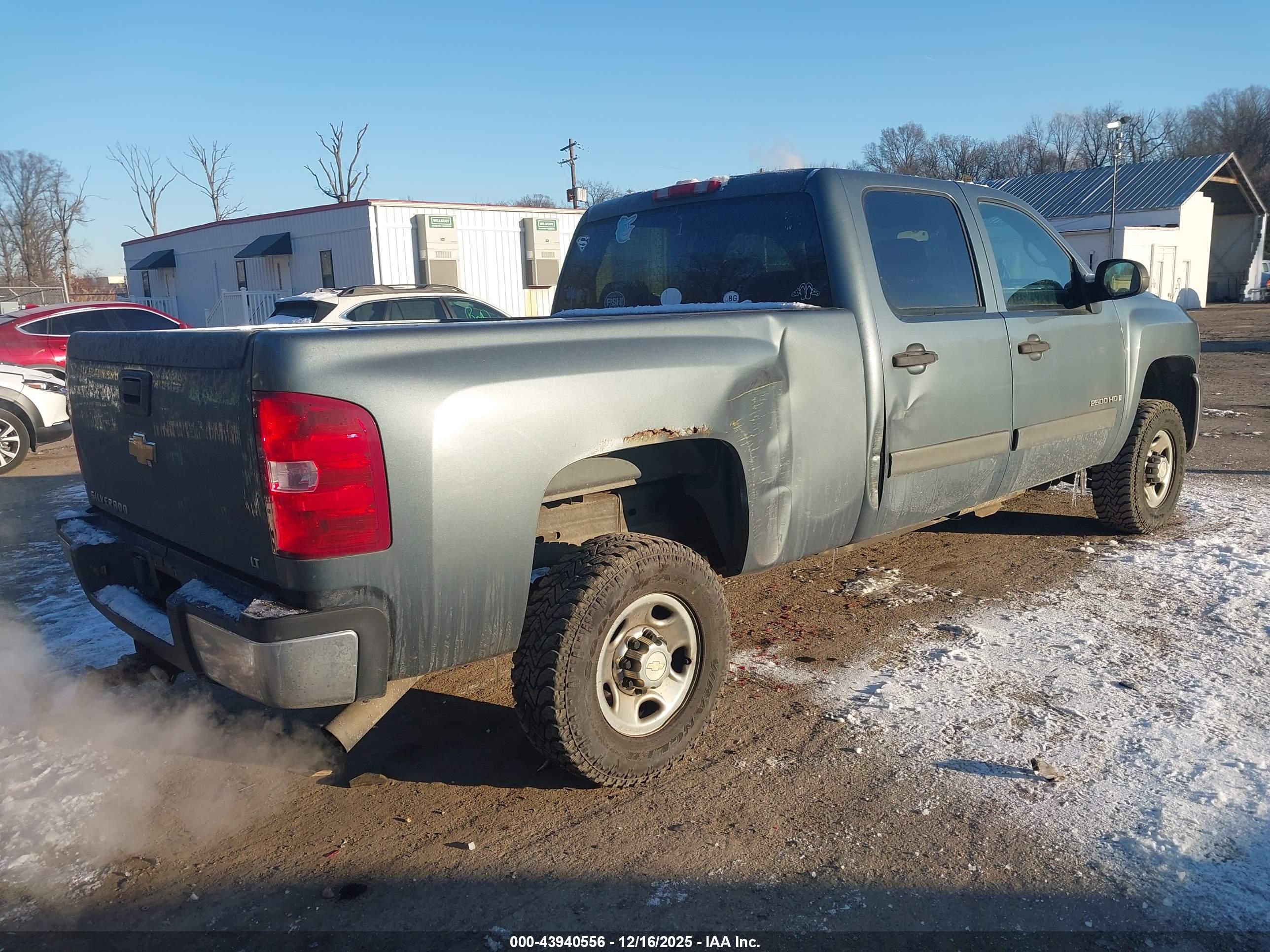 CHEVROLET SILVERADO image 4