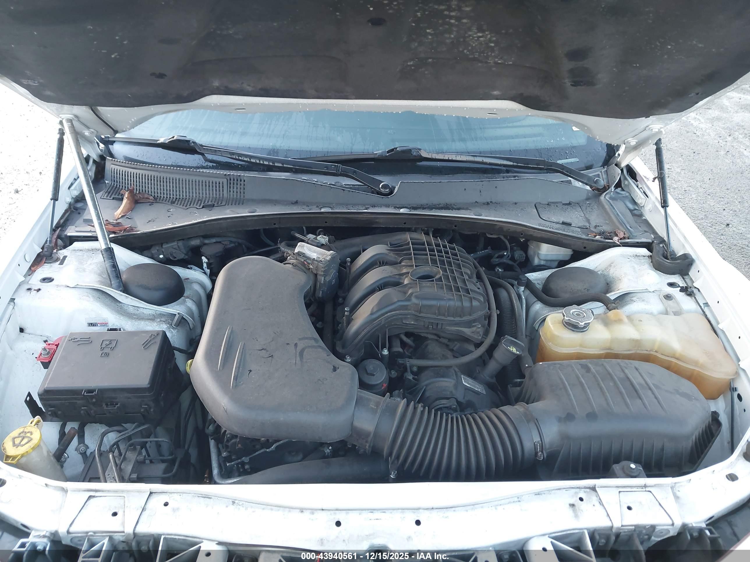 CHRYSLER 300 image 10