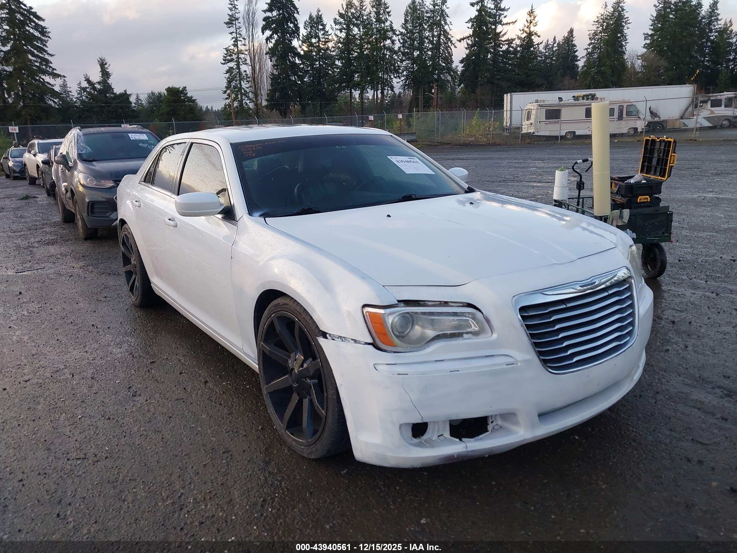 CHRYSLER 300 image 6