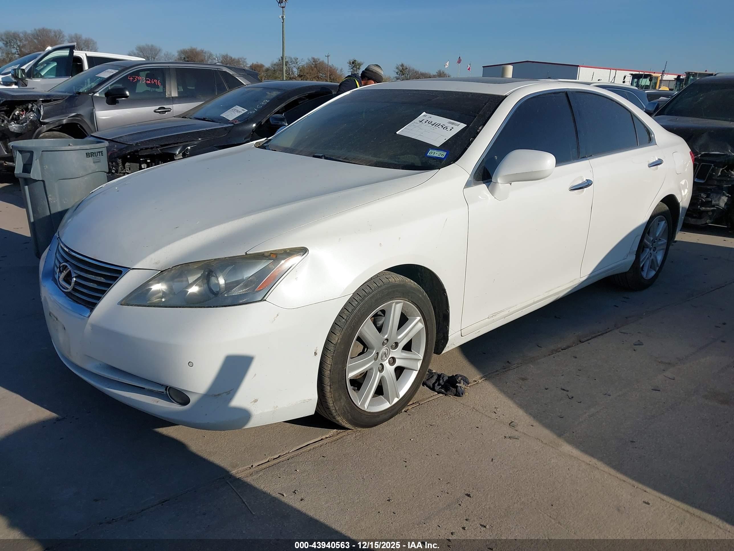 LEXUS ES image 2