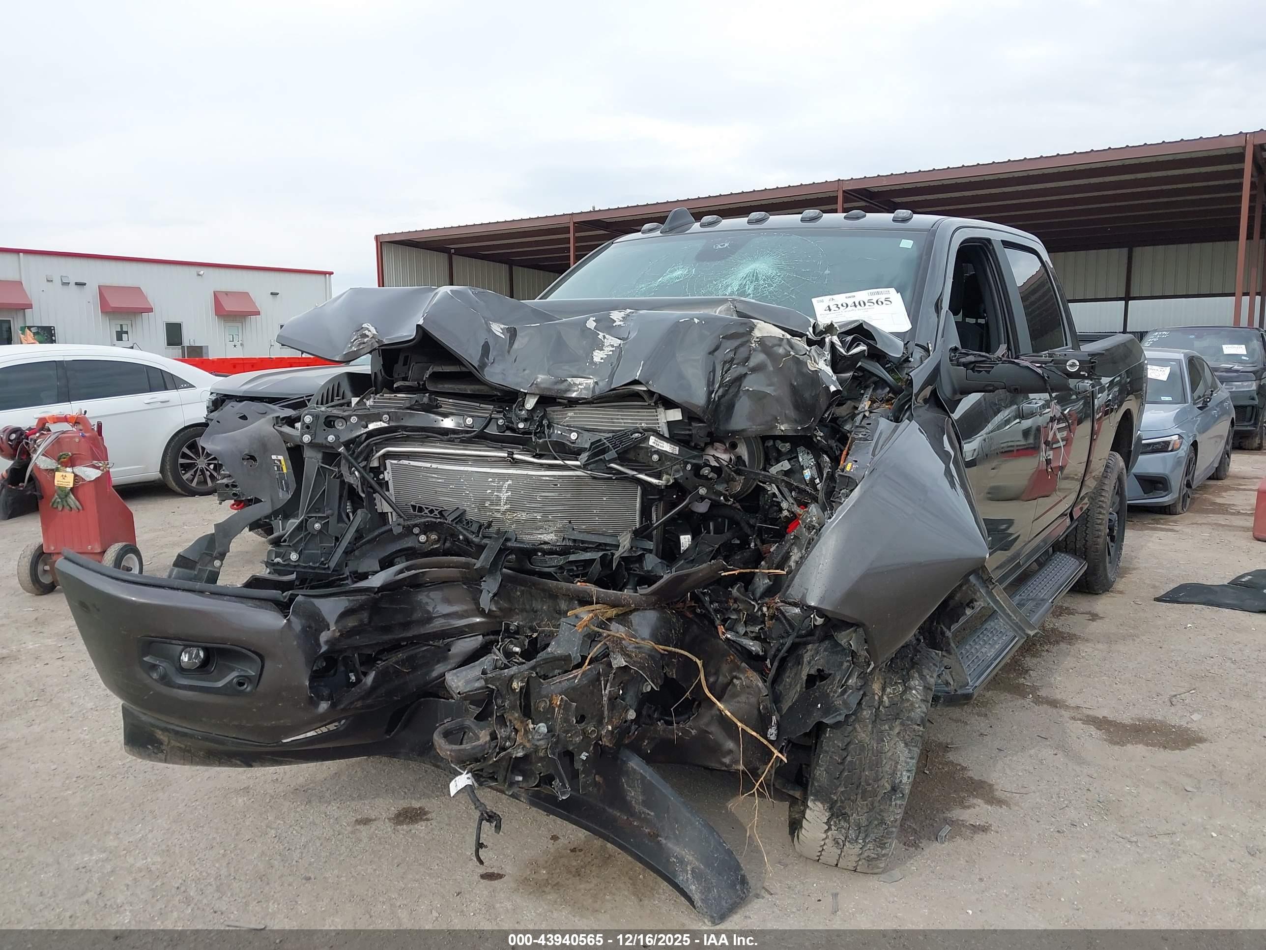 RAM 2500 image 2
