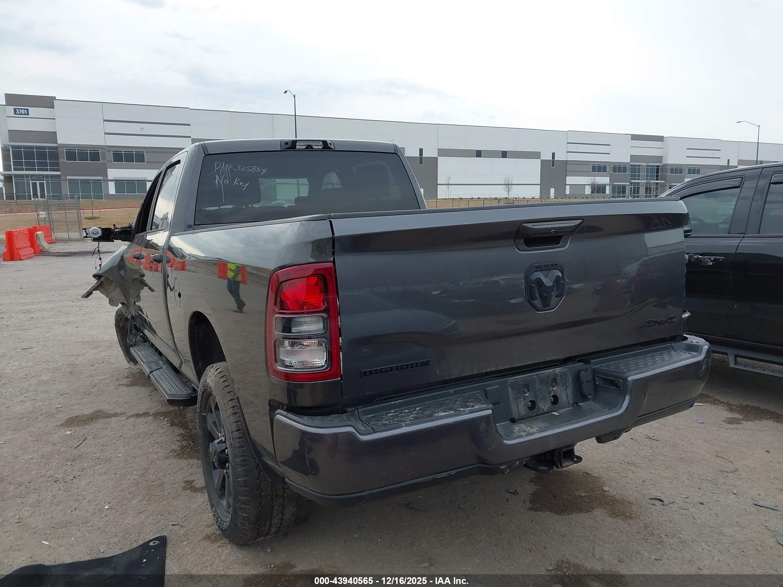 RAM 2500 image 3