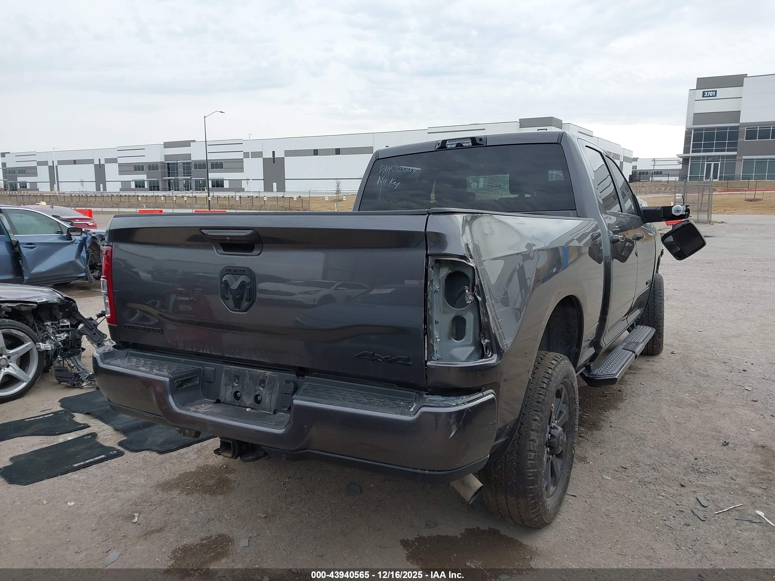 RAM 2500 image 4
