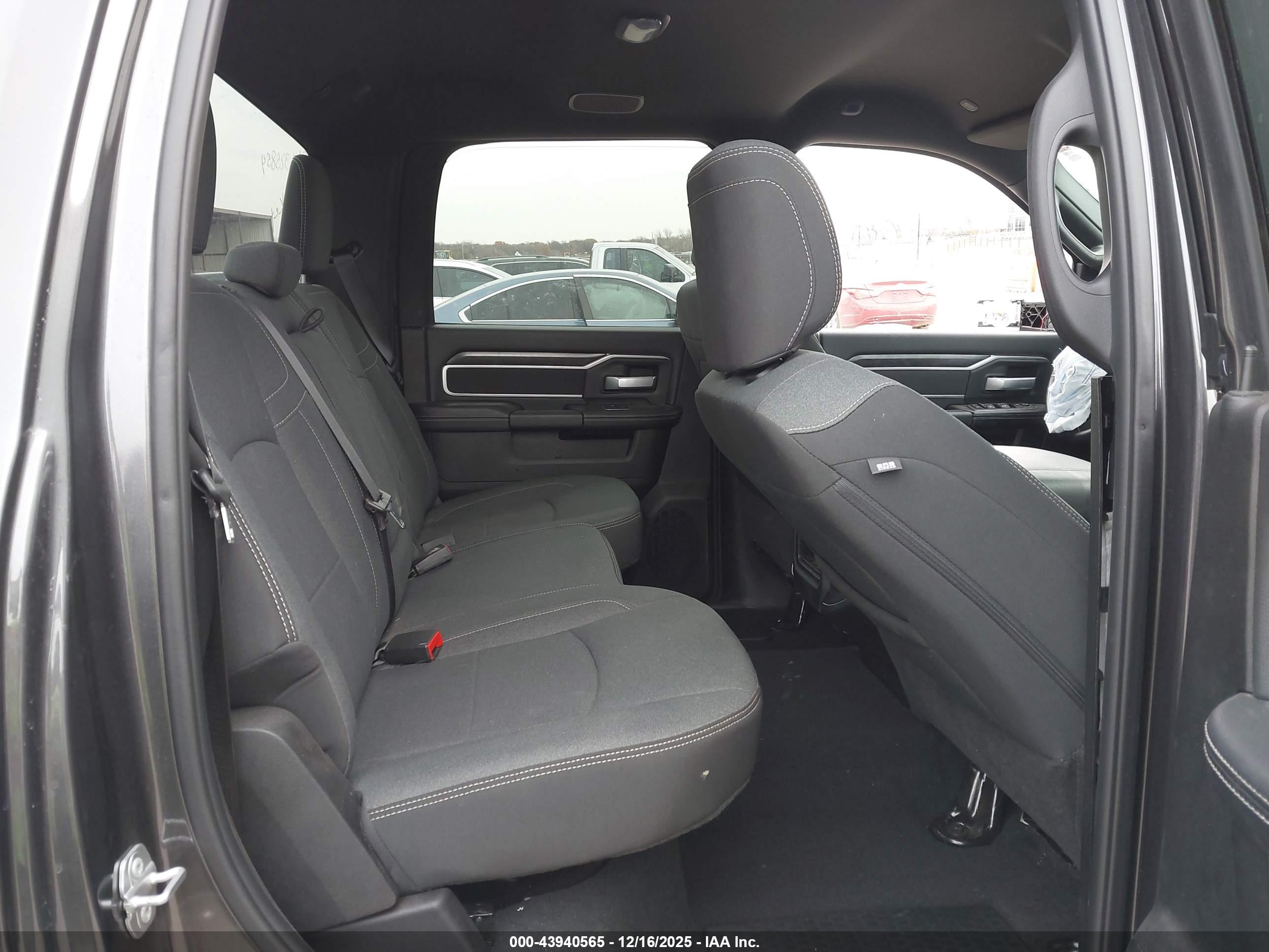 RAM 2500 image 8