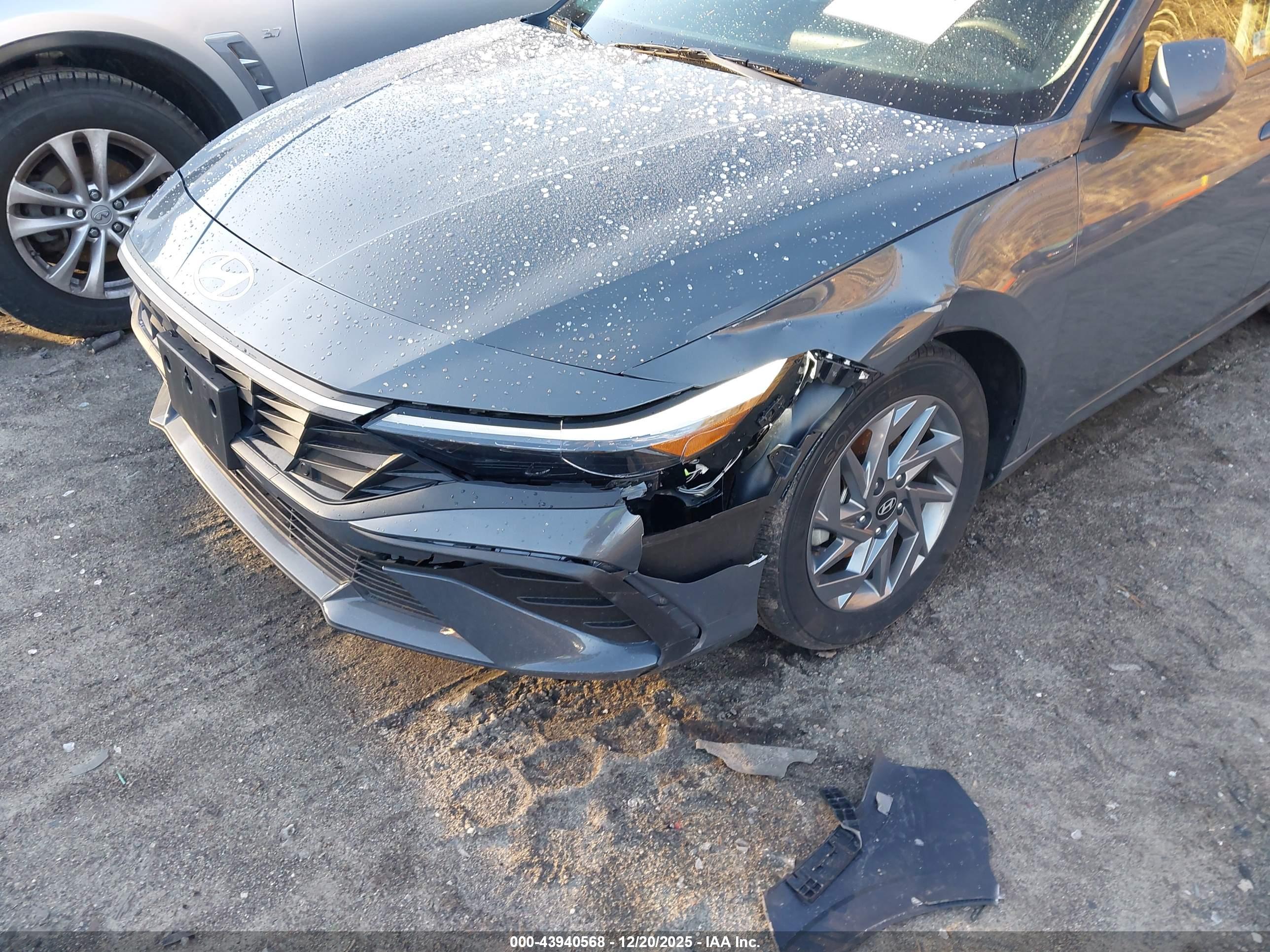 HYUNDAI ELANTRA image 6