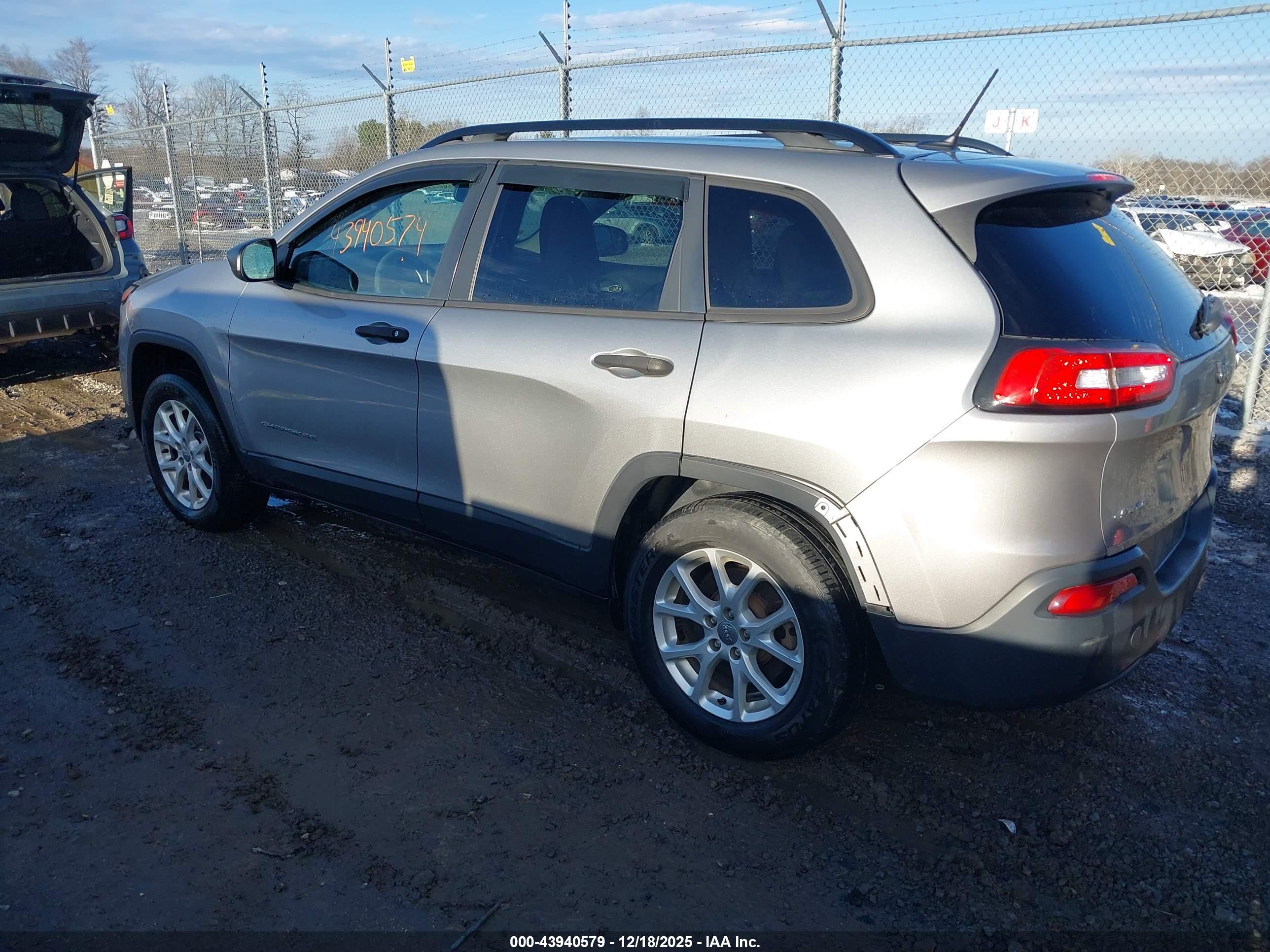 JEEP CHEROKEE image 3