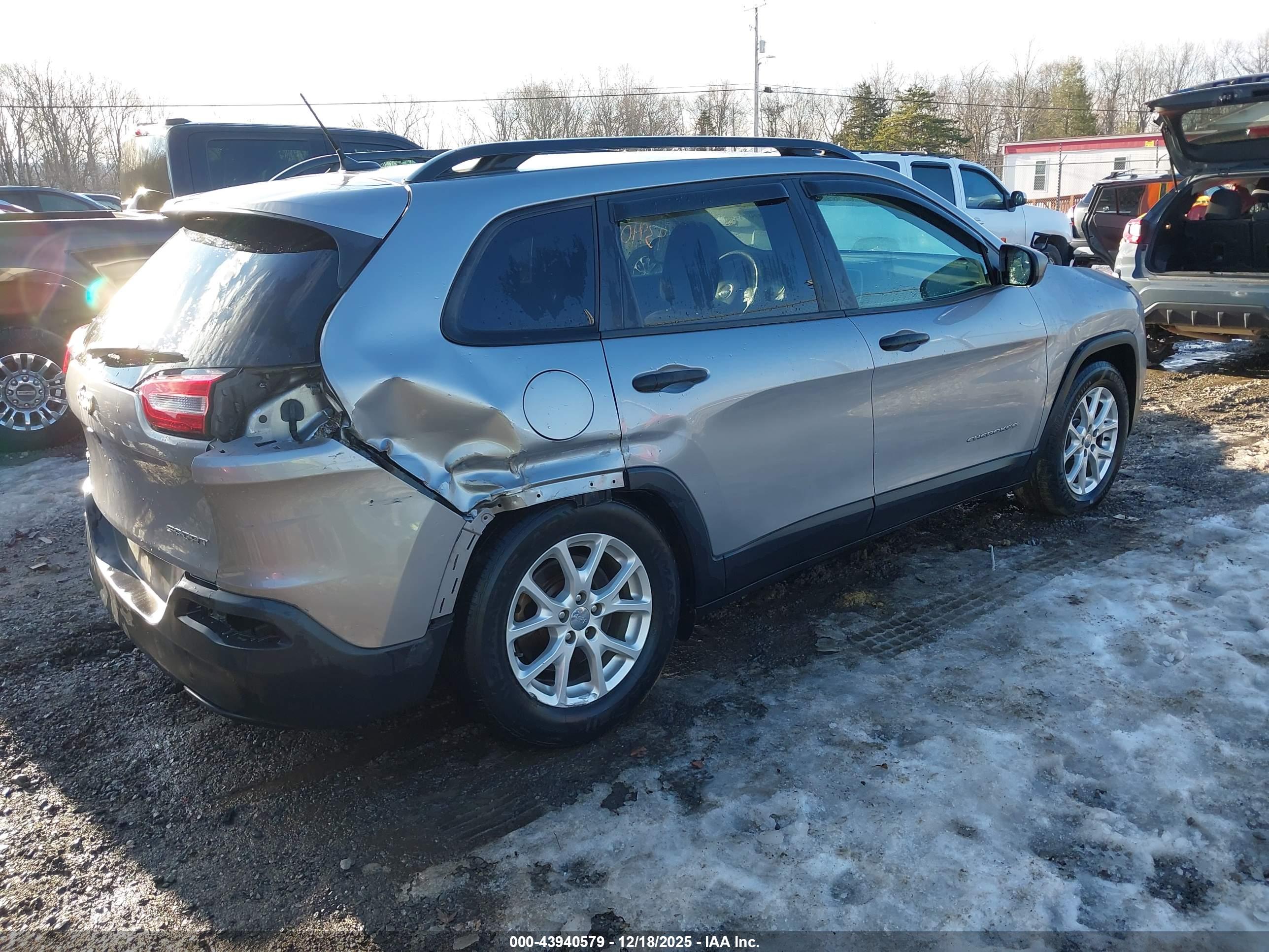 JEEP CHEROKEE image 4