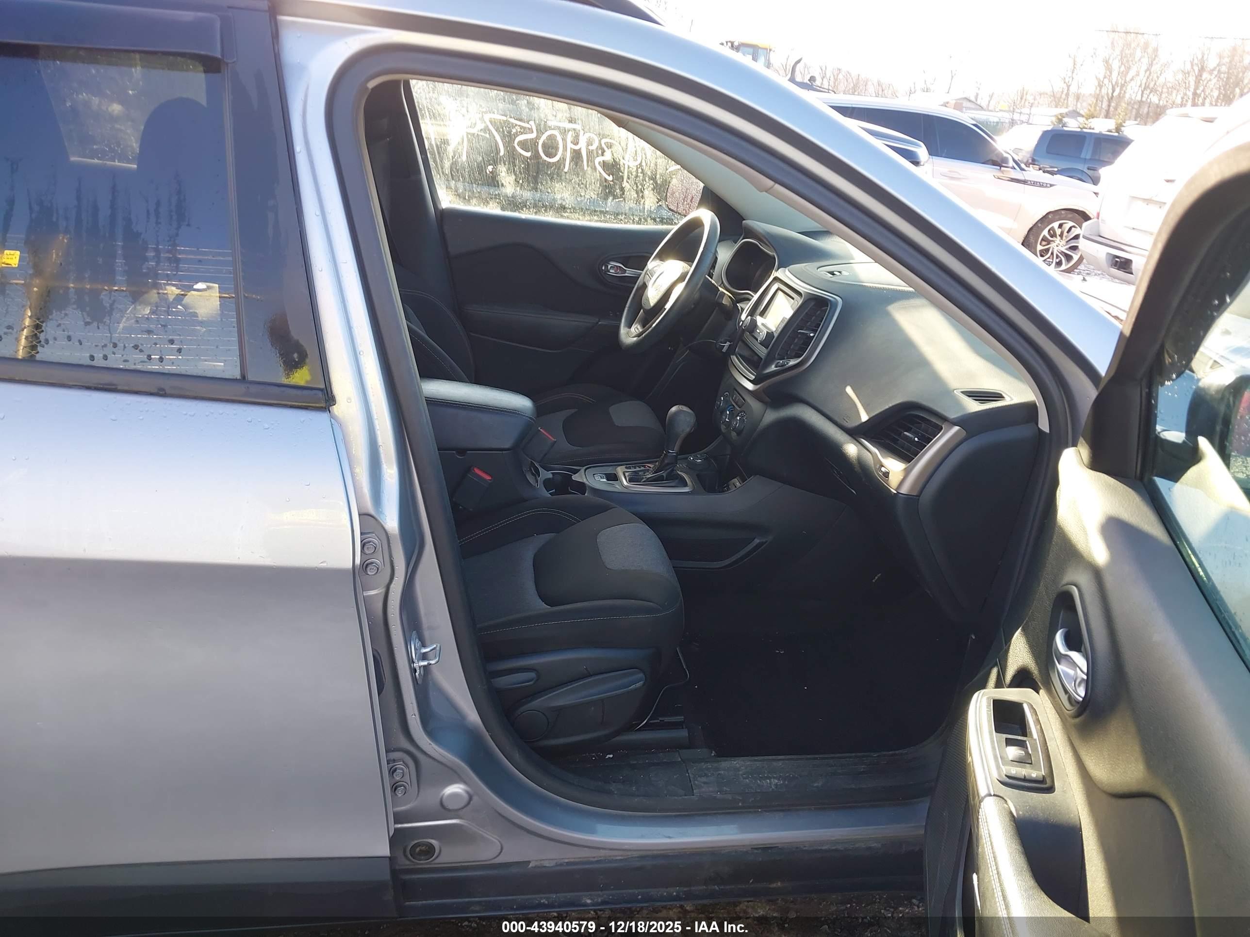 JEEP CHEROKEE image 5