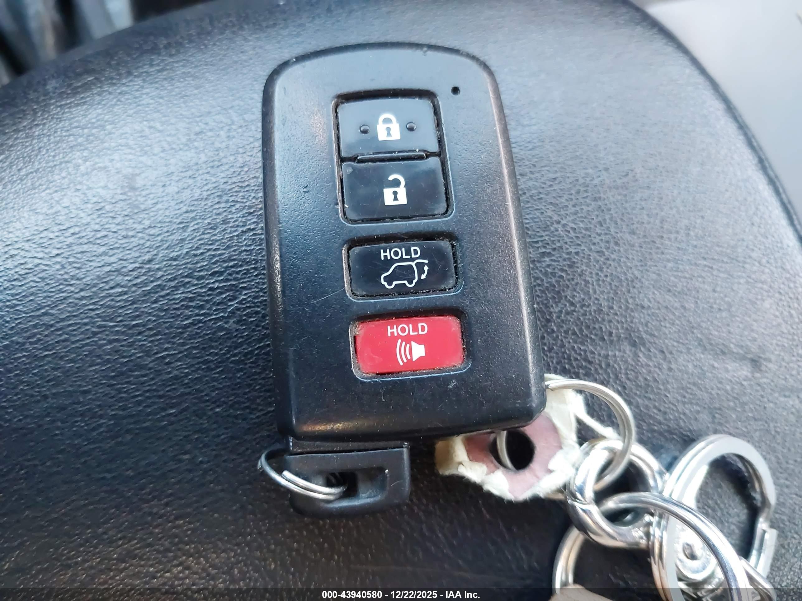 TOYOTA RAV4 image 11