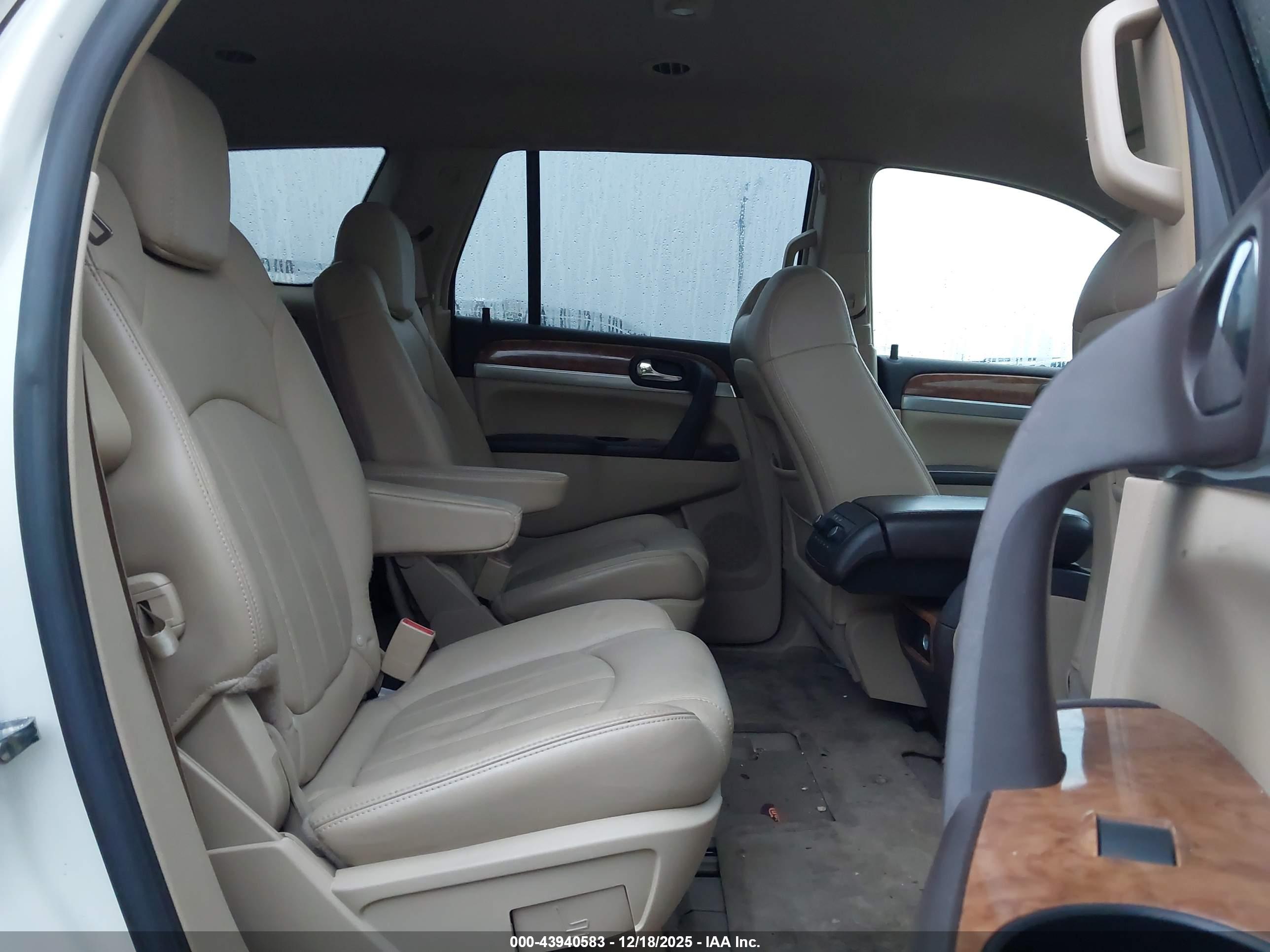 BUICK ENCLAVE image 8