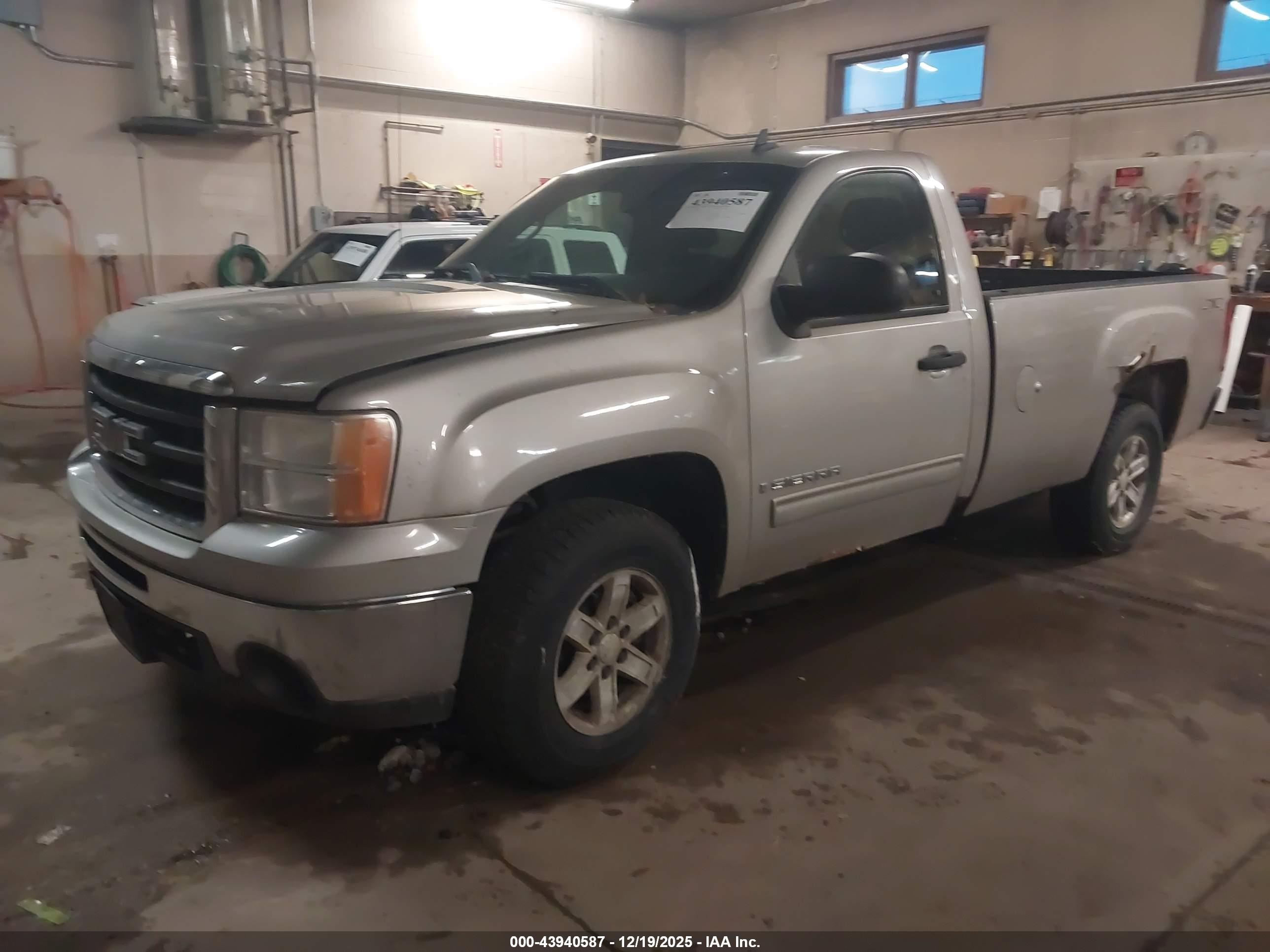 GMC SIERRA image 2