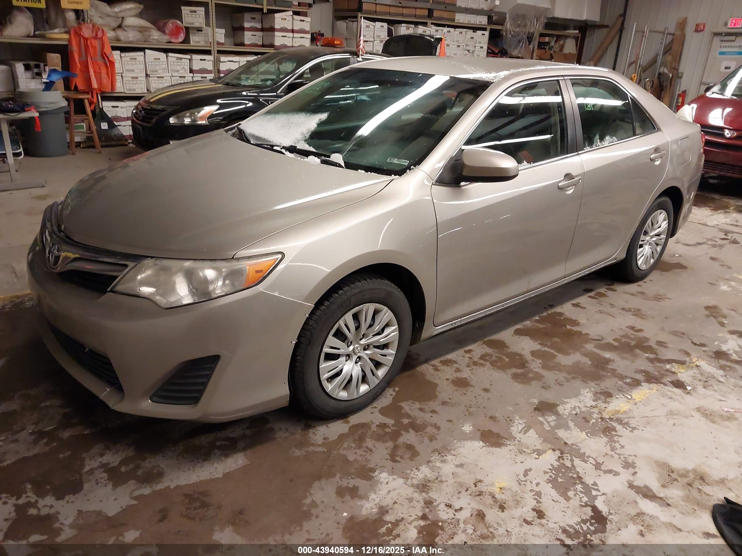 TOYOTA CAMRY image 2