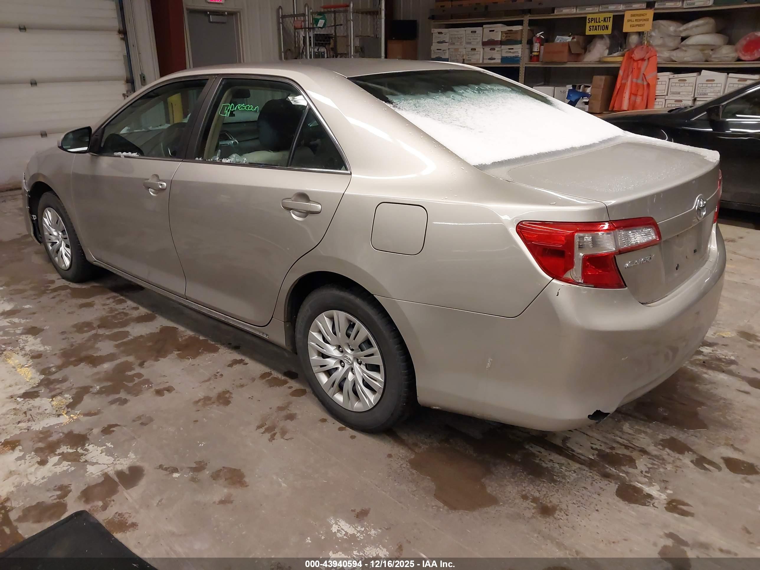 TOYOTA CAMRY image 3