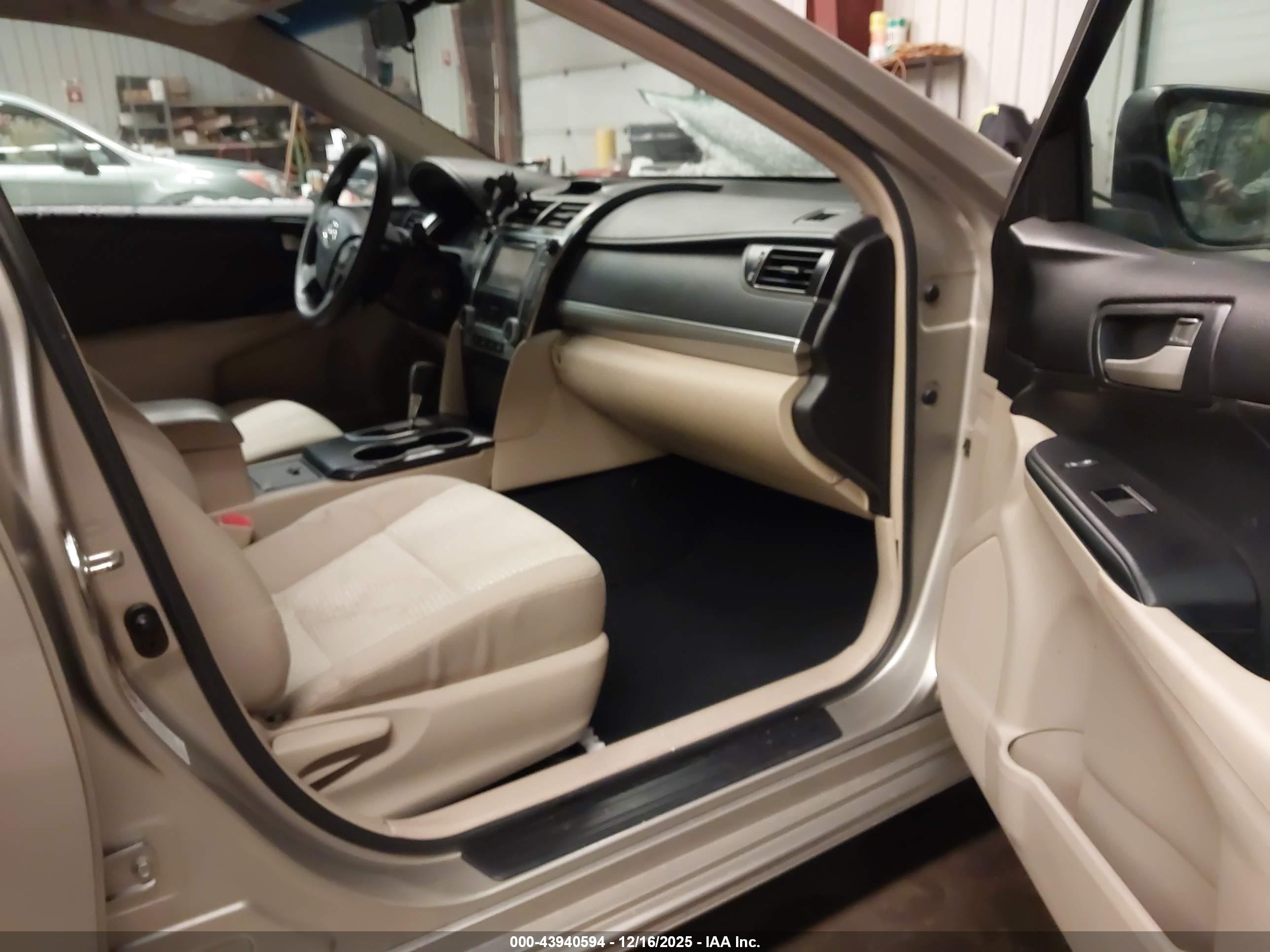 TOYOTA CAMRY image 5