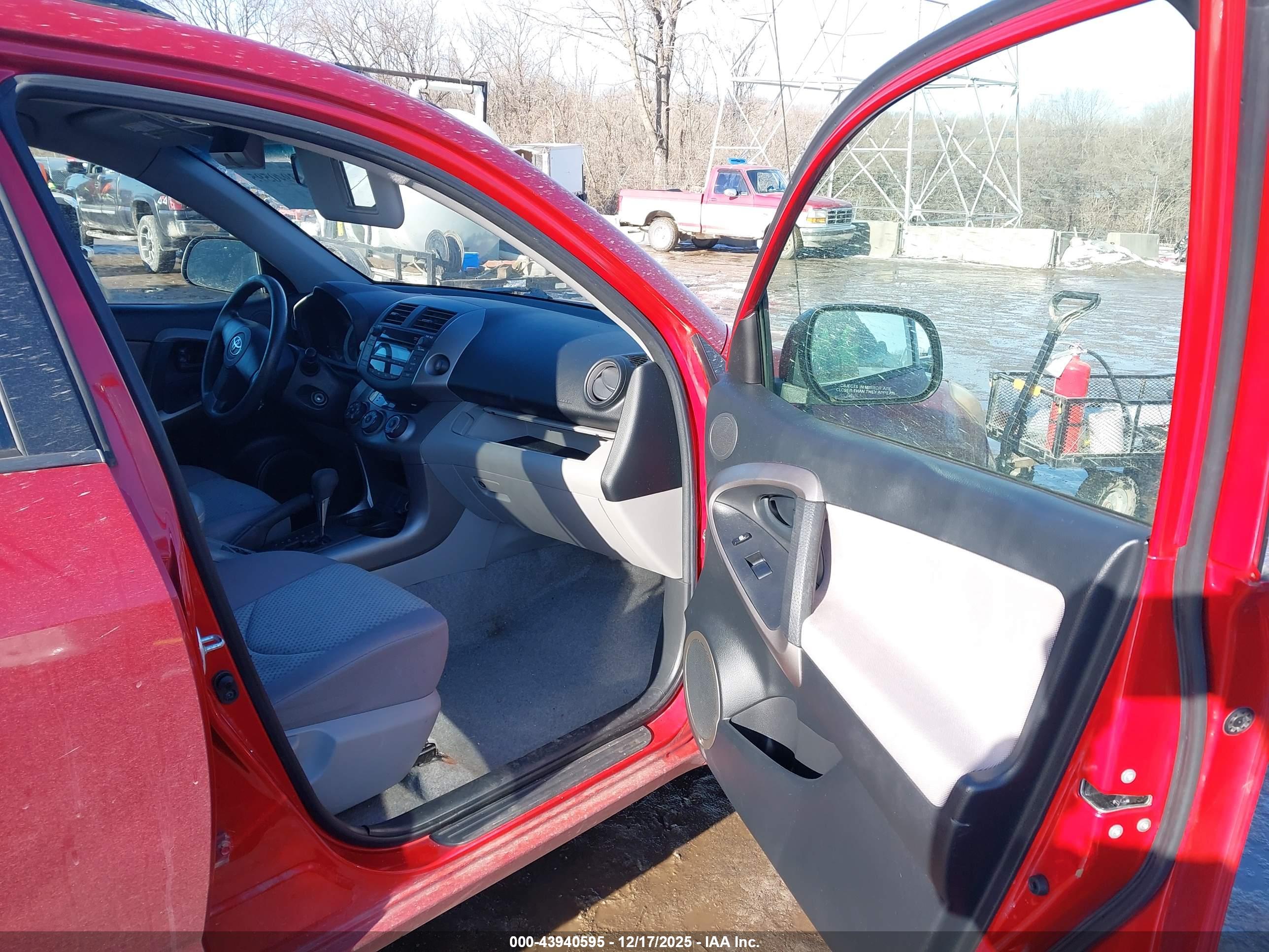 TOYOTA RAV4 image 5