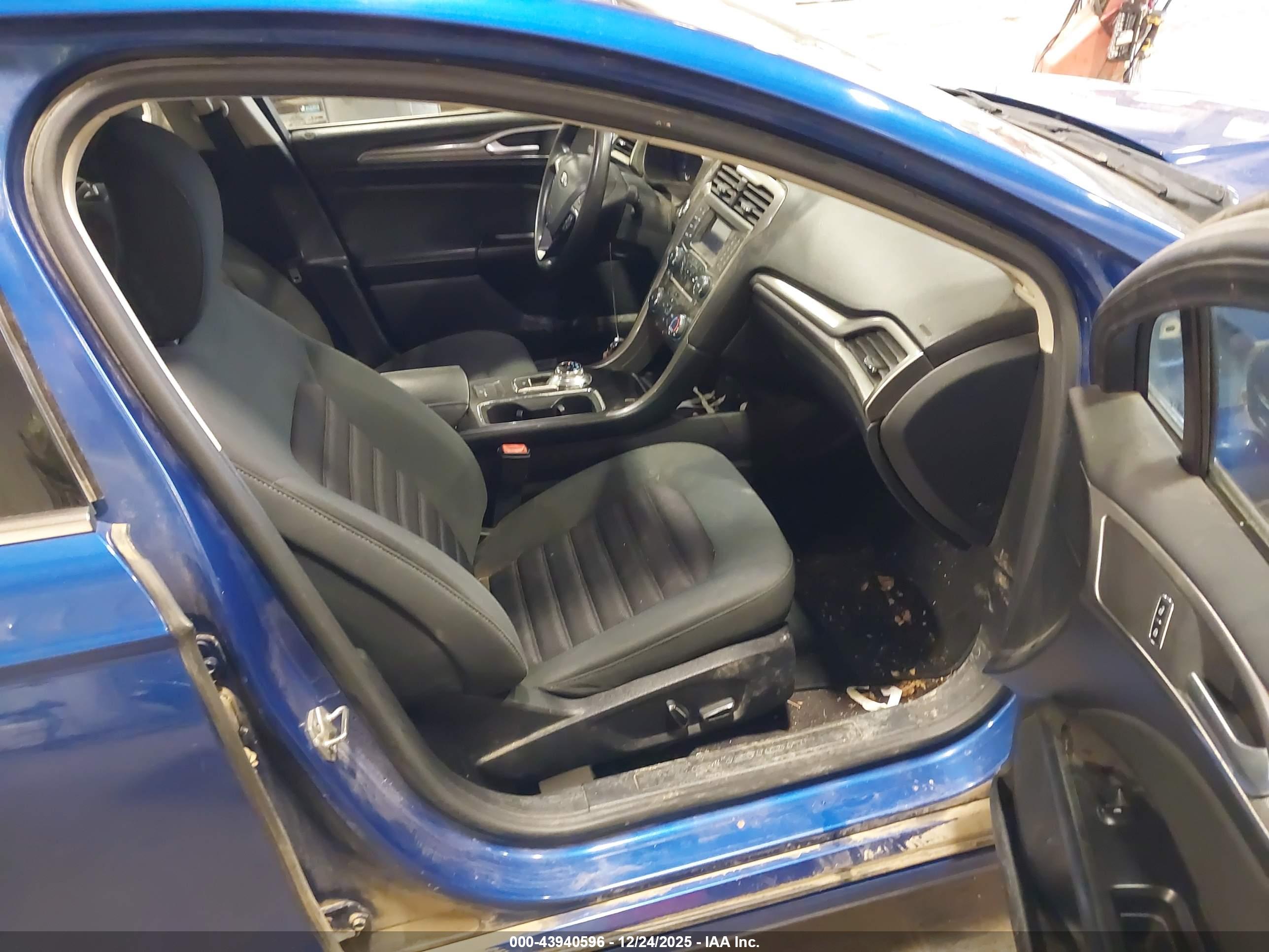 FORD FUSION image 5