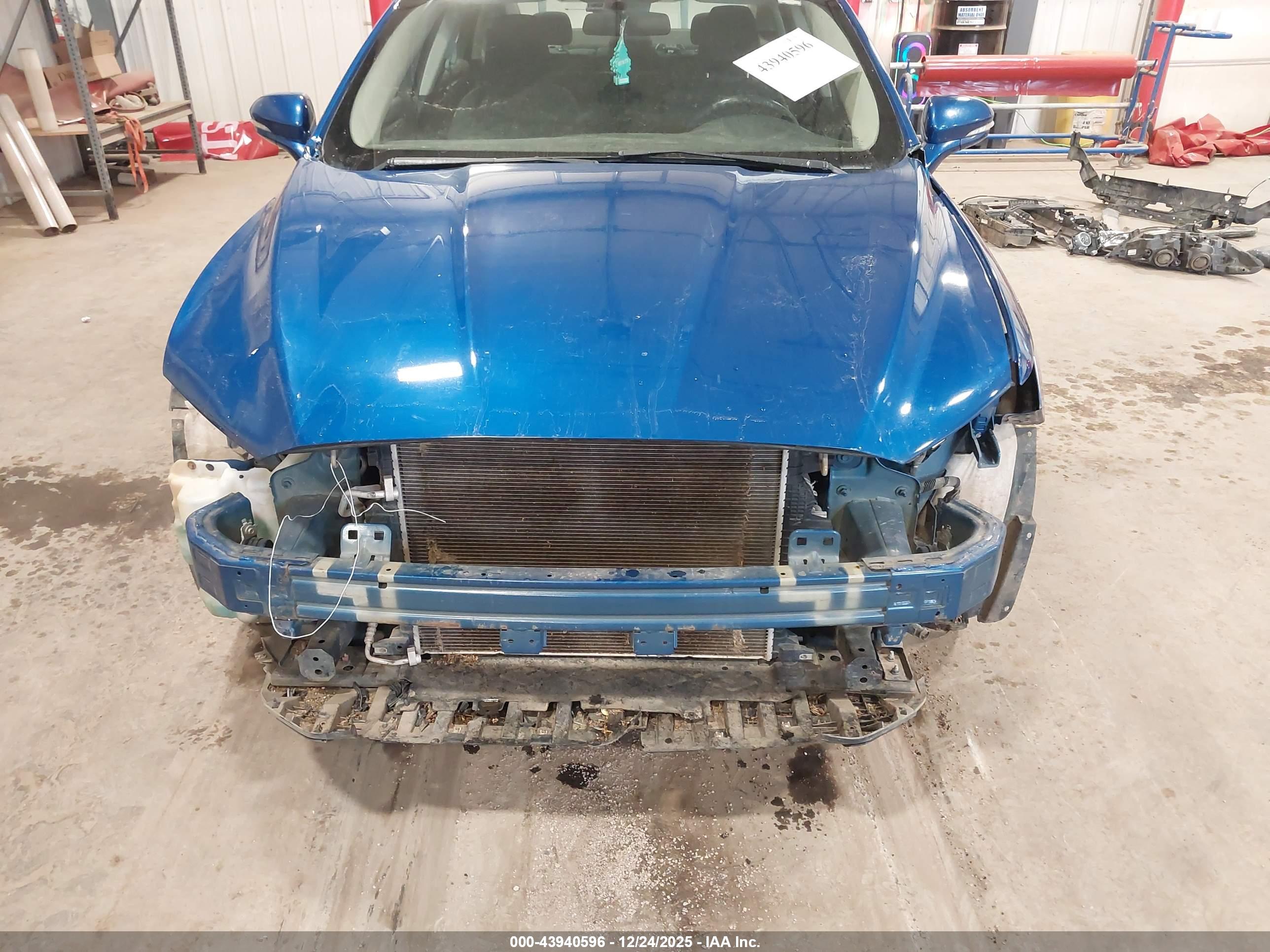 FORD FUSION image 6