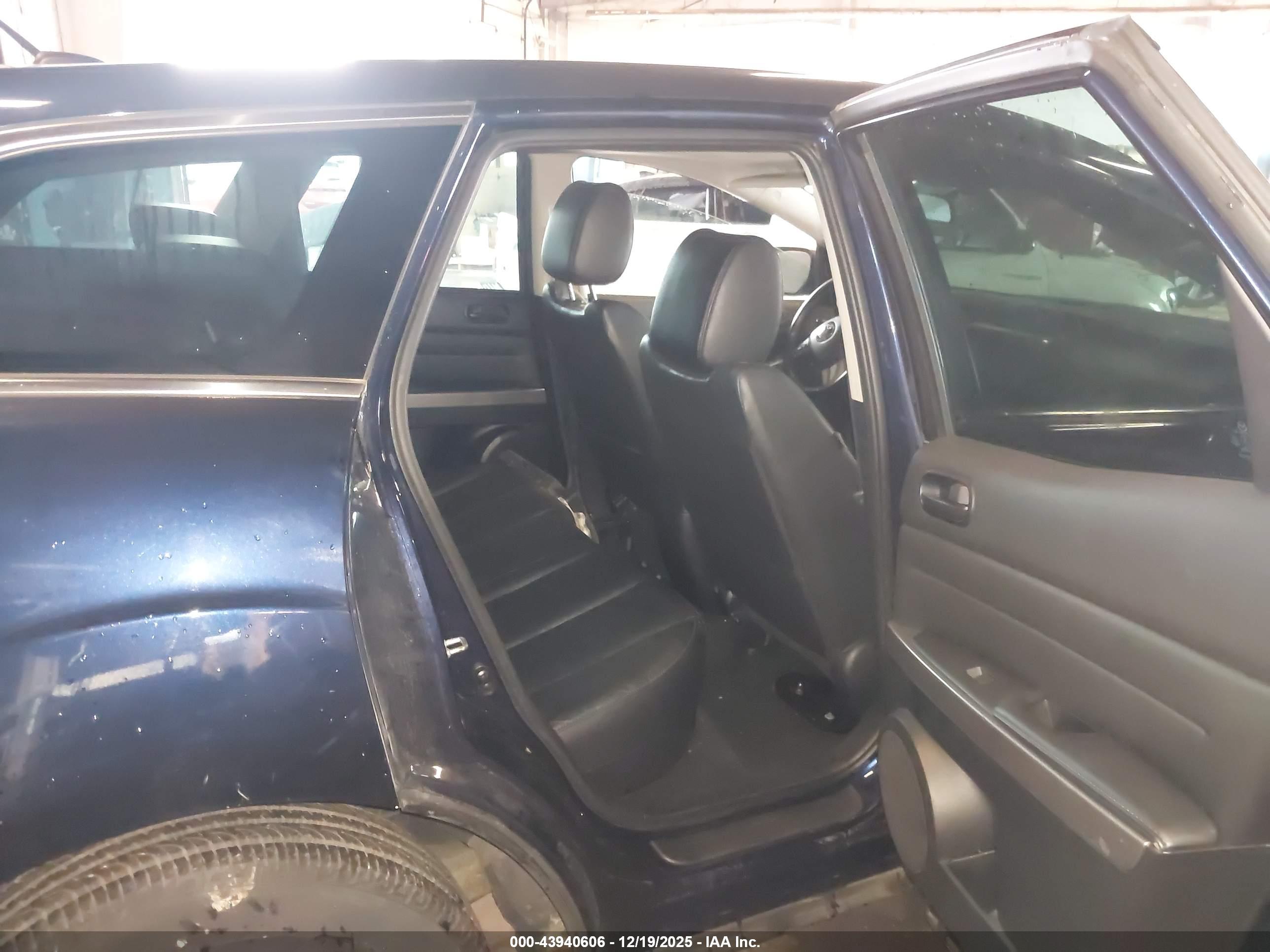 MAZDA CX-7 image 8