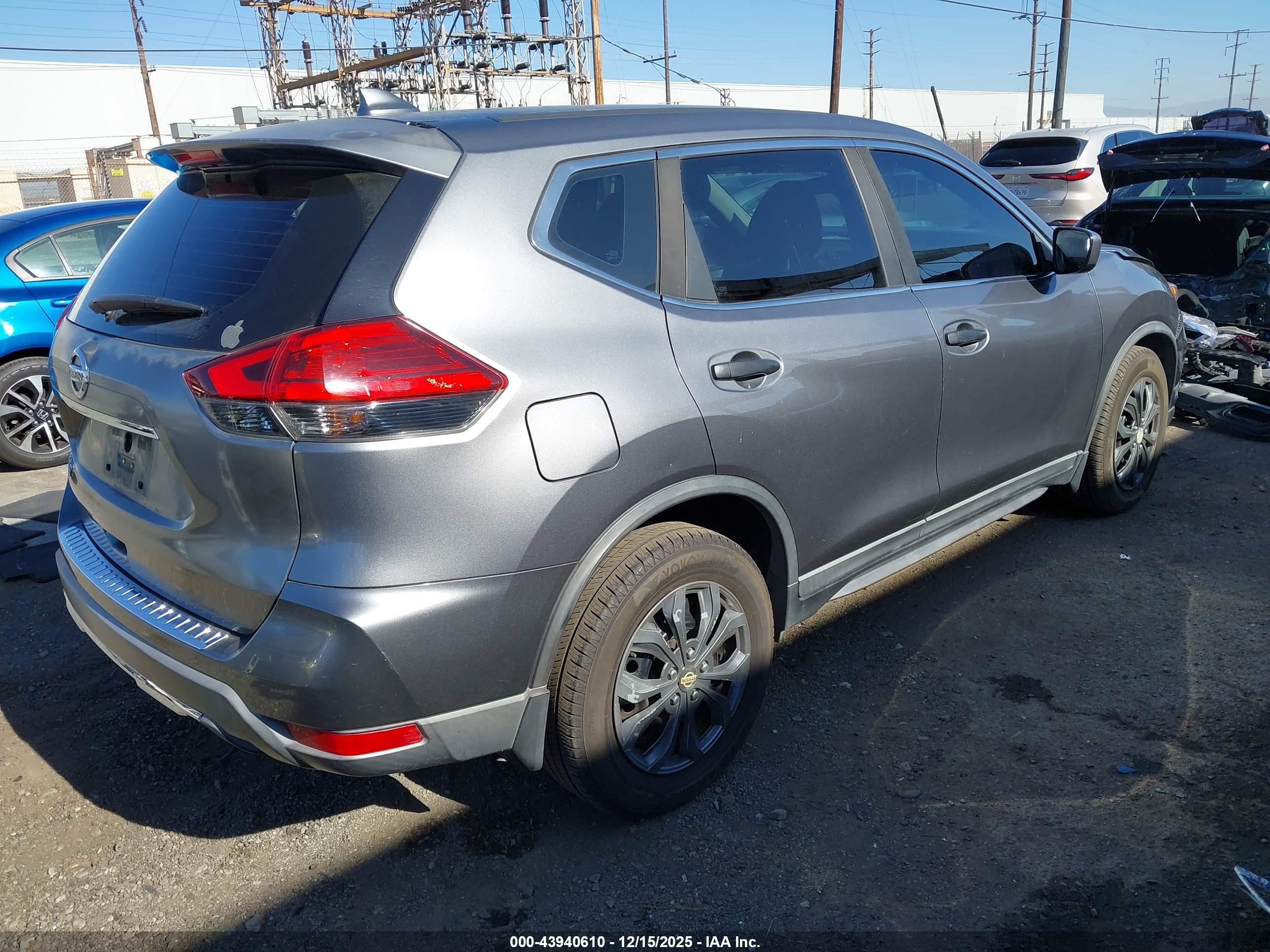 NISSAN ROGUE image 4