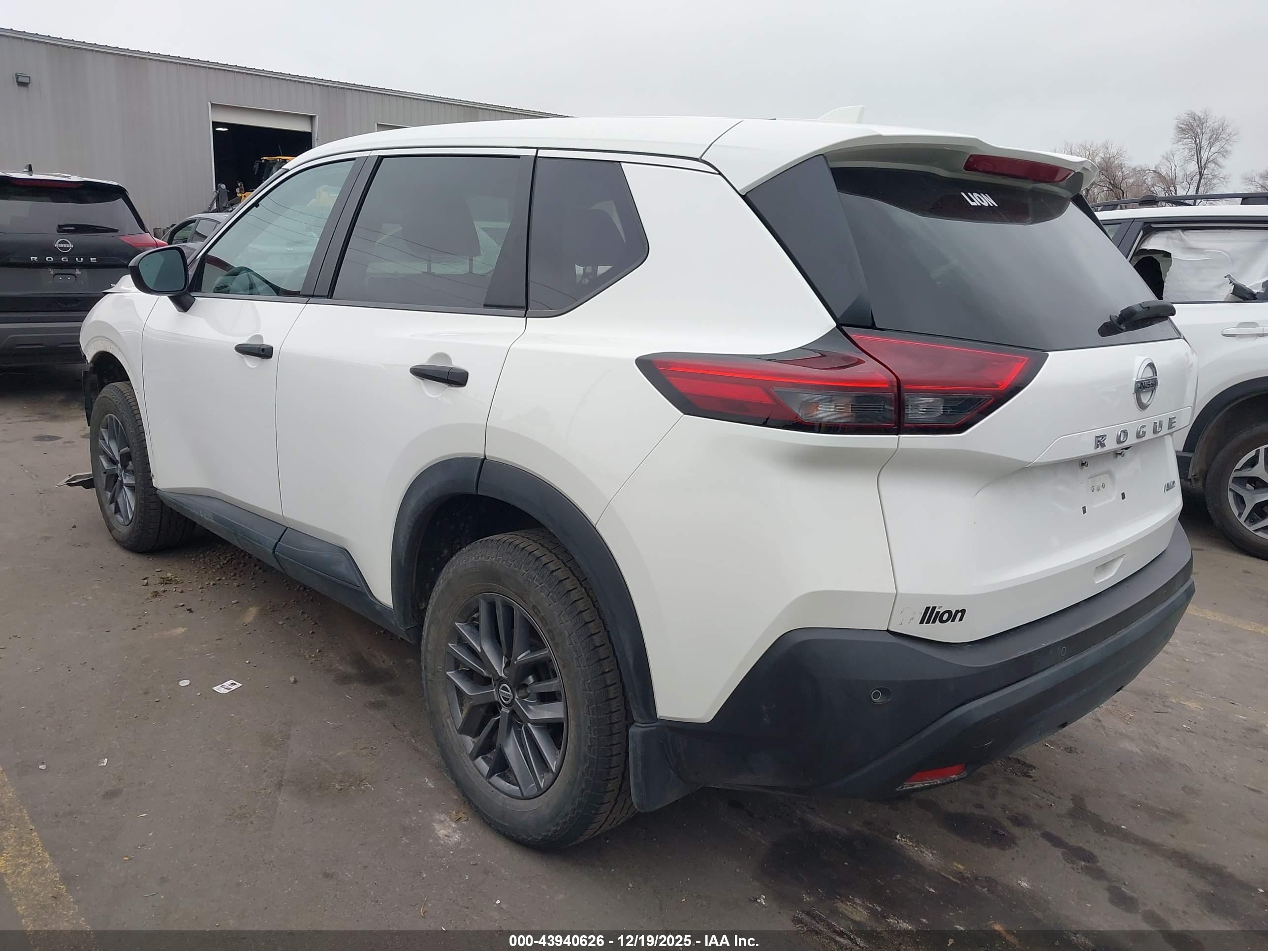 NISSAN ROGUE image 3