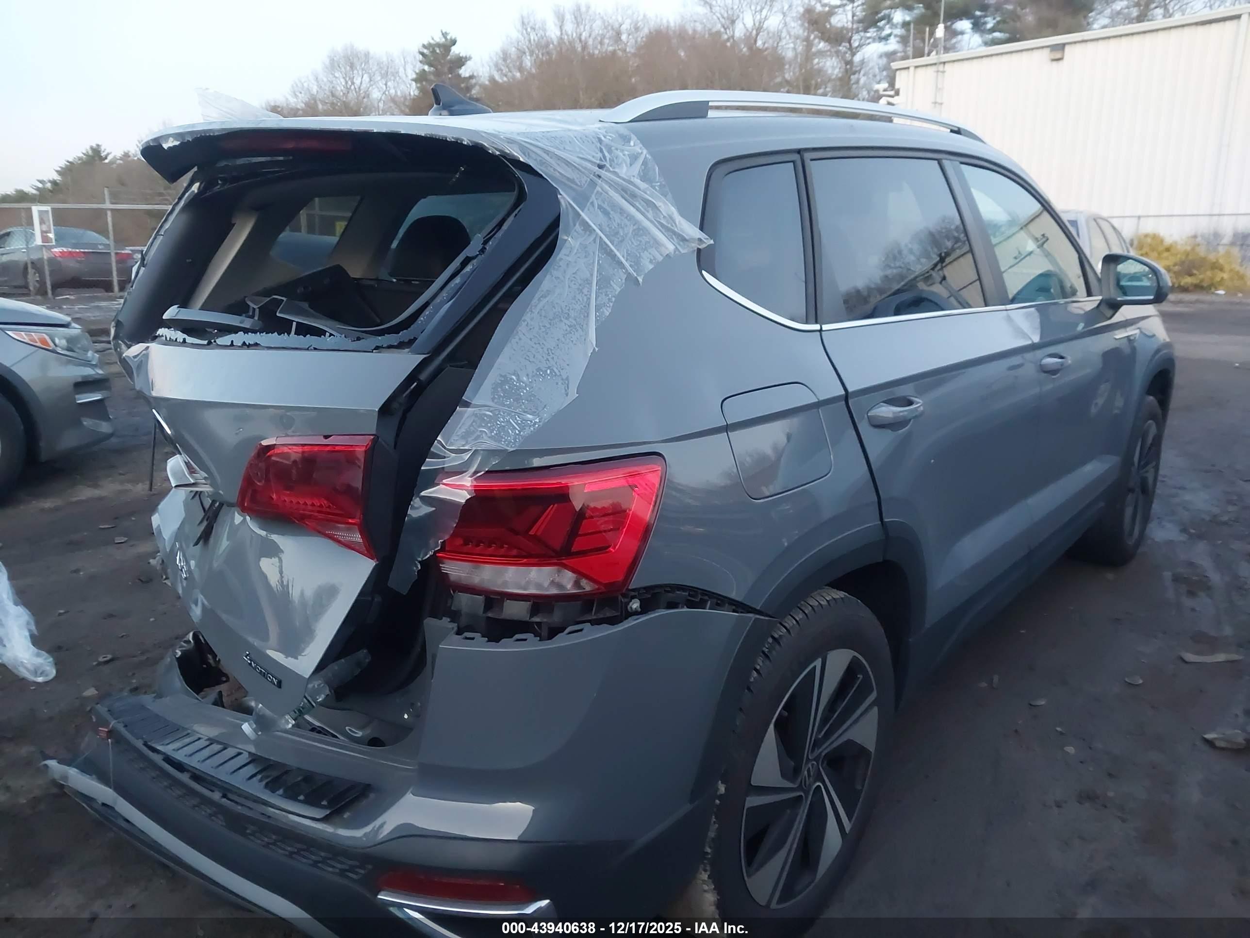 VOLKSWAGEN TAOS image 4
