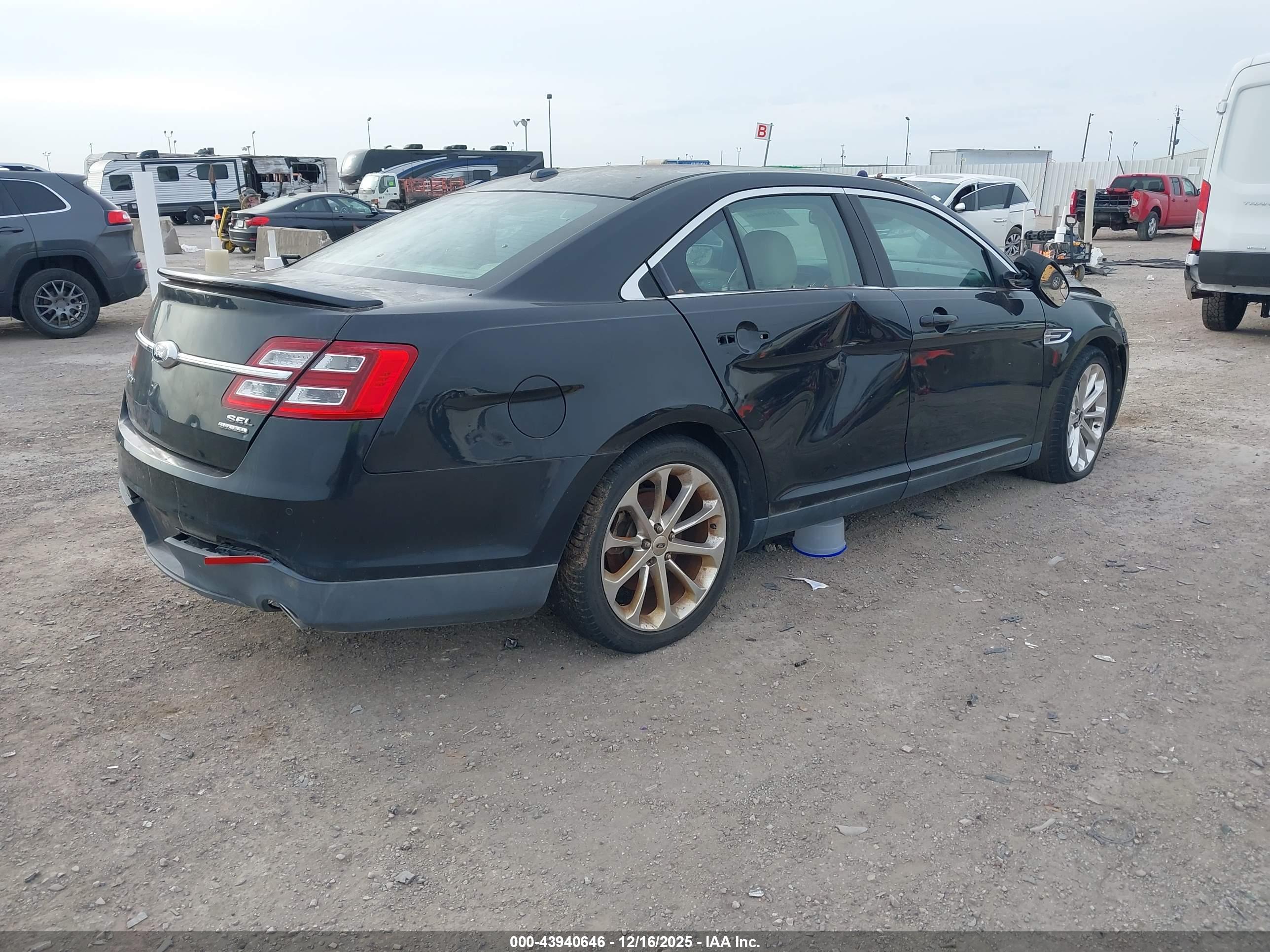 FORD TAURUS image 4