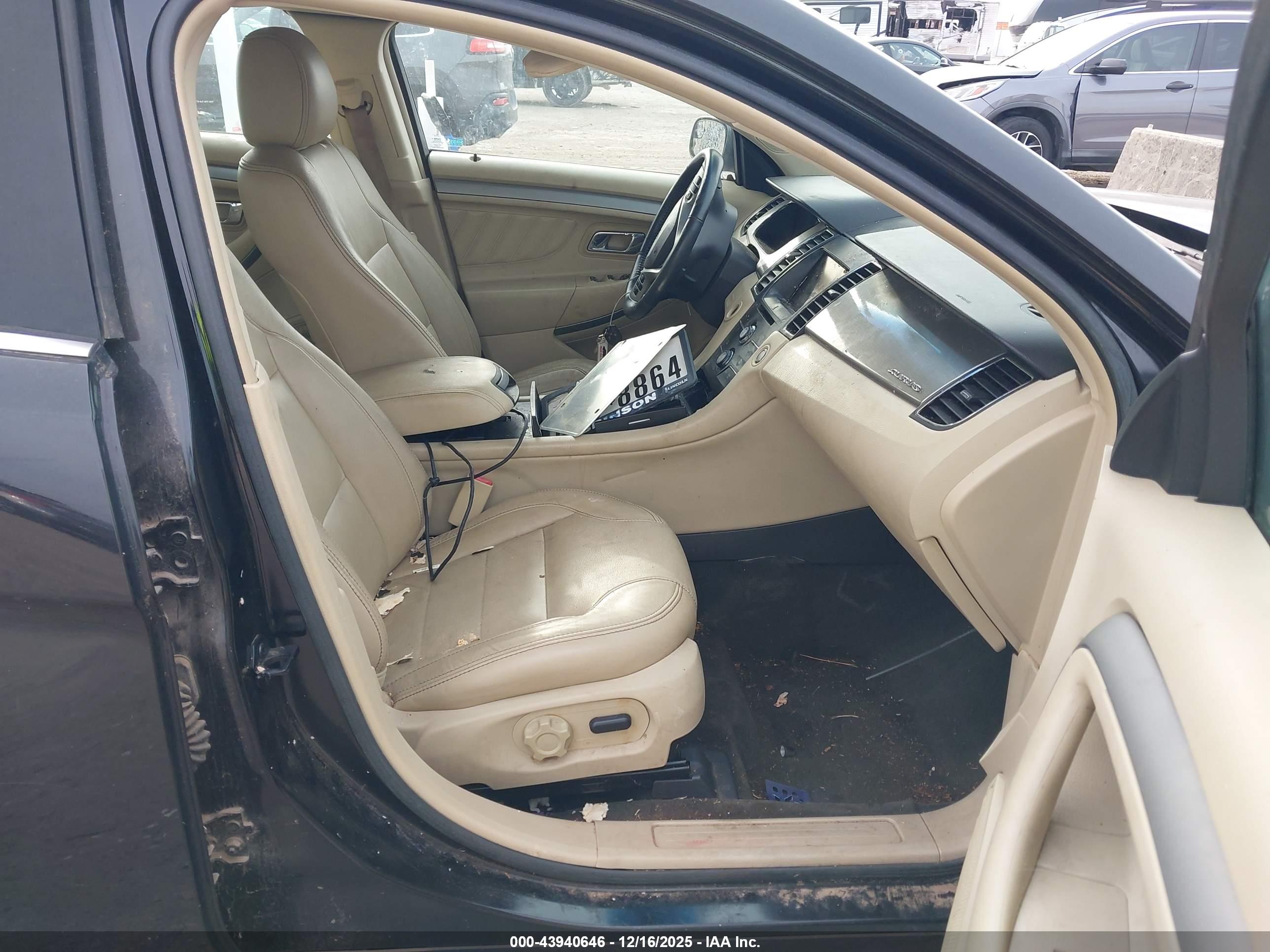 FORD TAURUS image 5