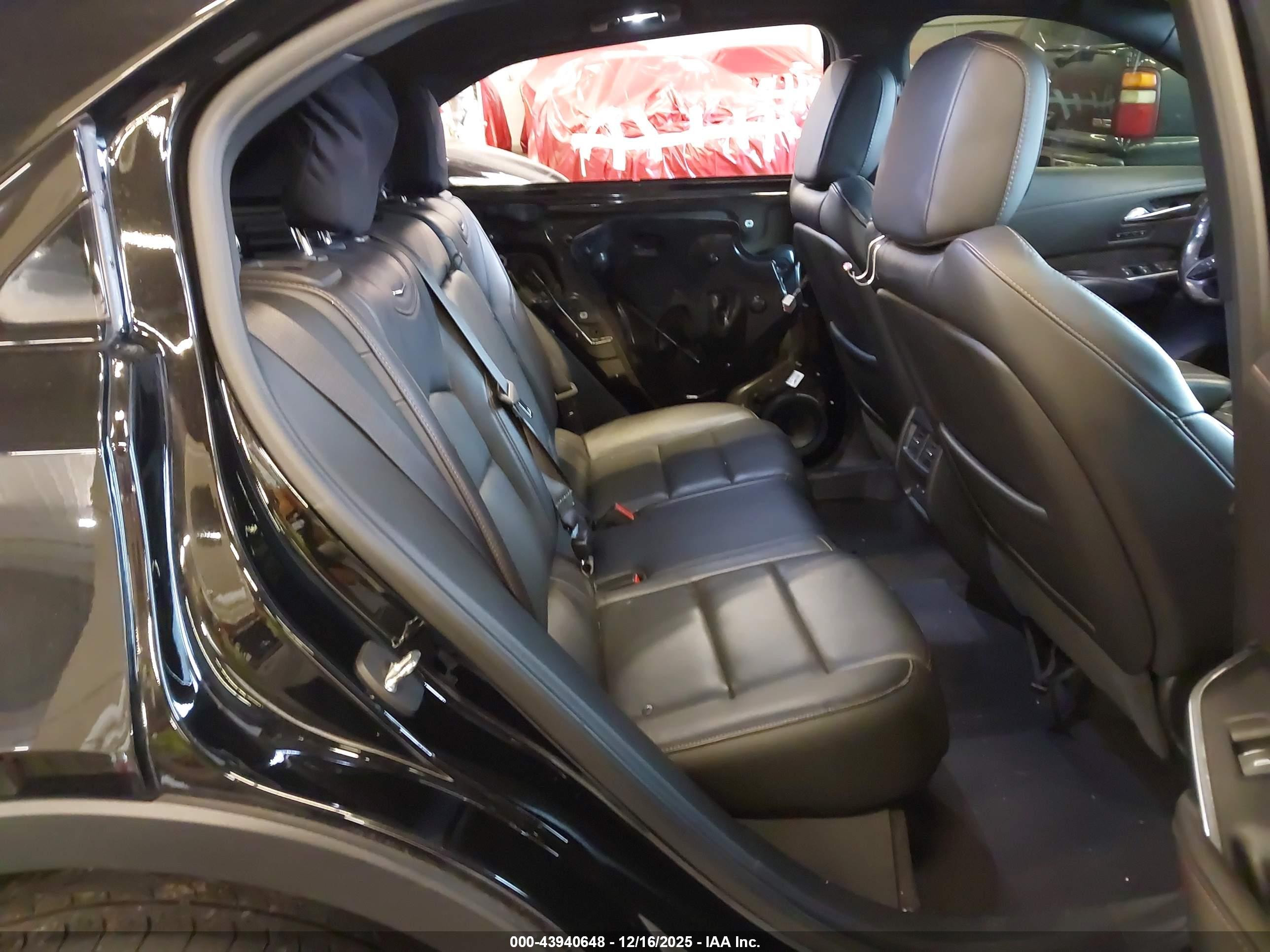 CADILLAC XT4 image 8