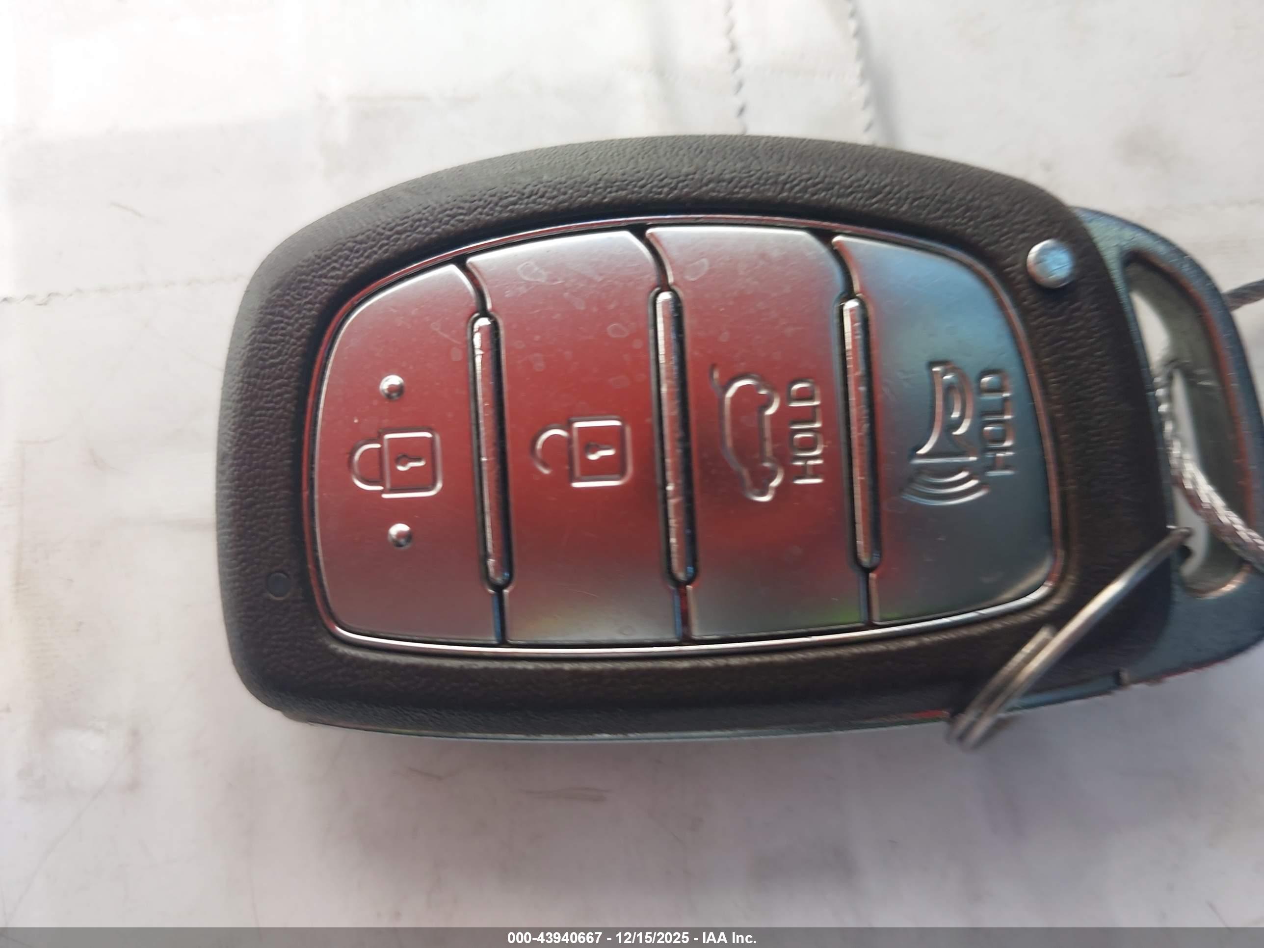 HYUNDAI TUCSON image 11