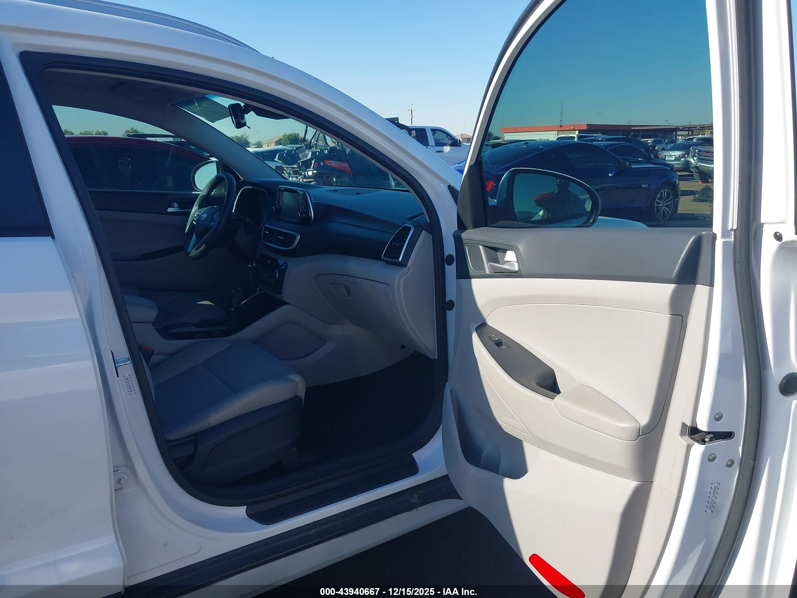 HYUNDAI TUCSON image 5