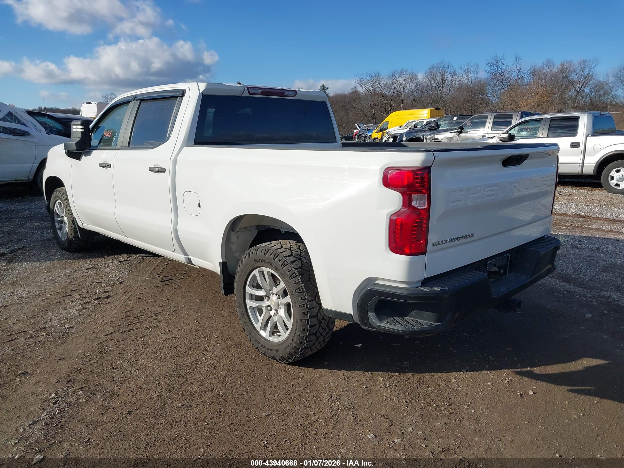CHEVROLET SILVERADO image 3