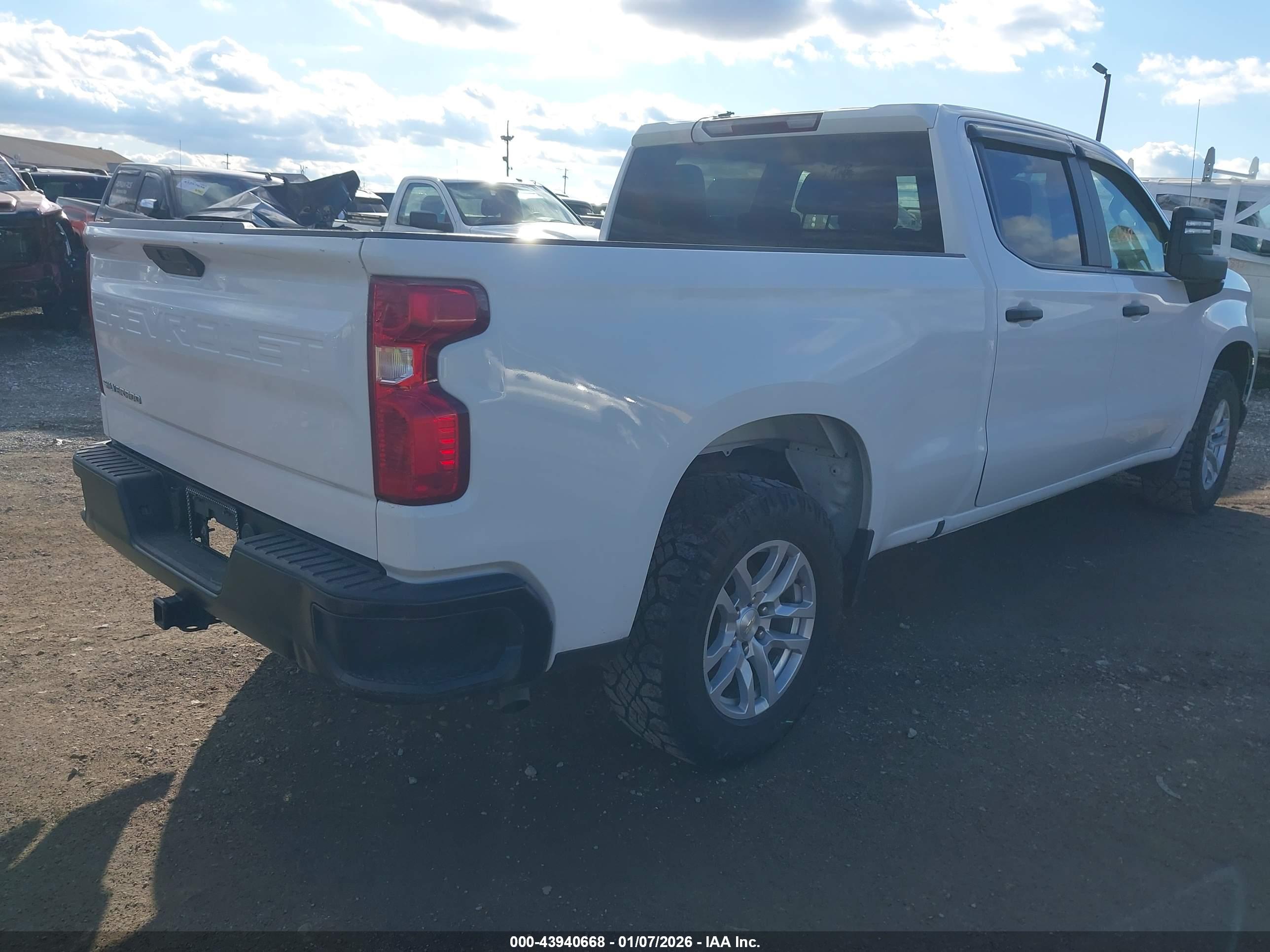 CHEVROLET SILVERADO image 4
