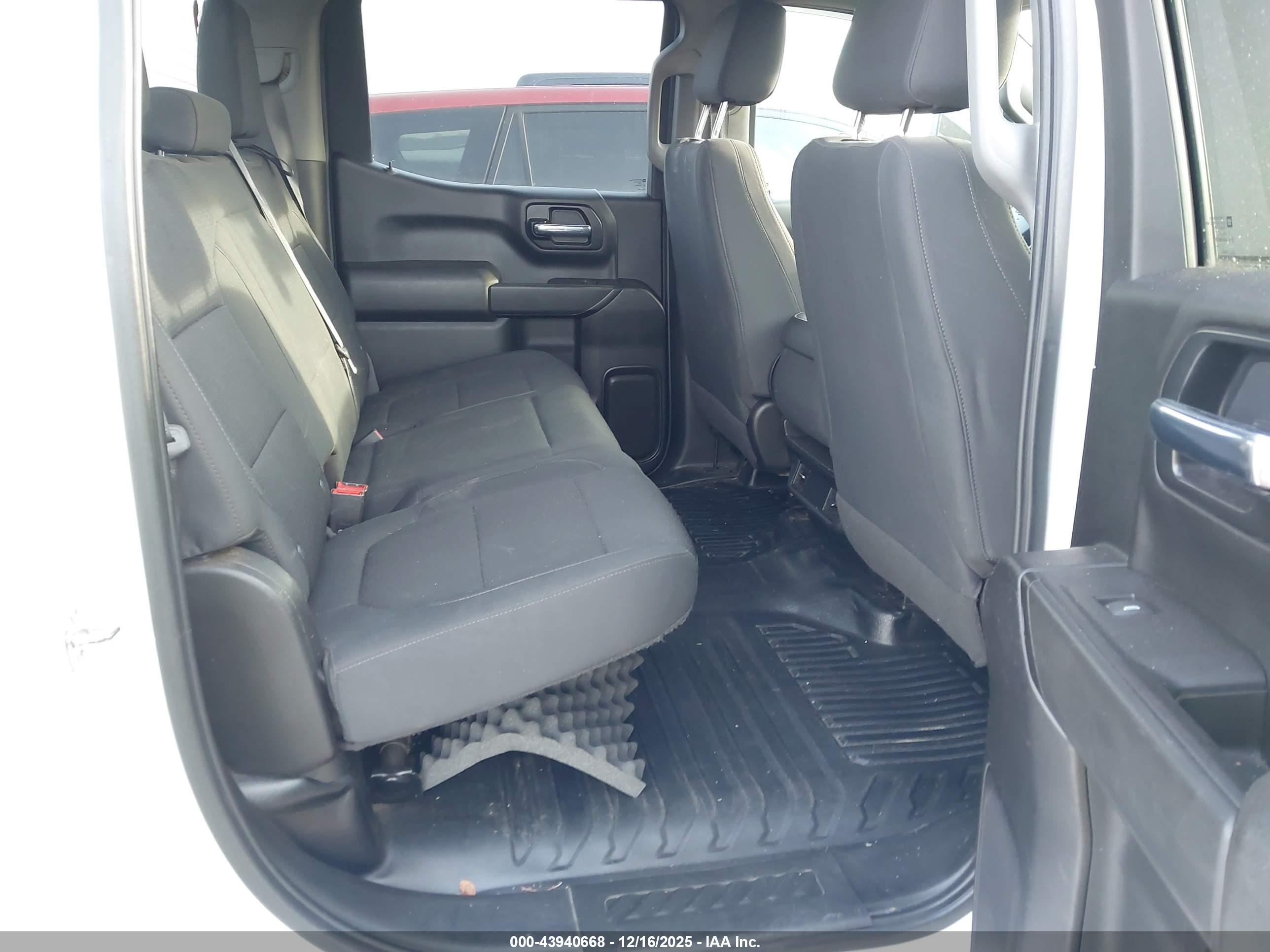 CHEVROLET SILVERADO image 8