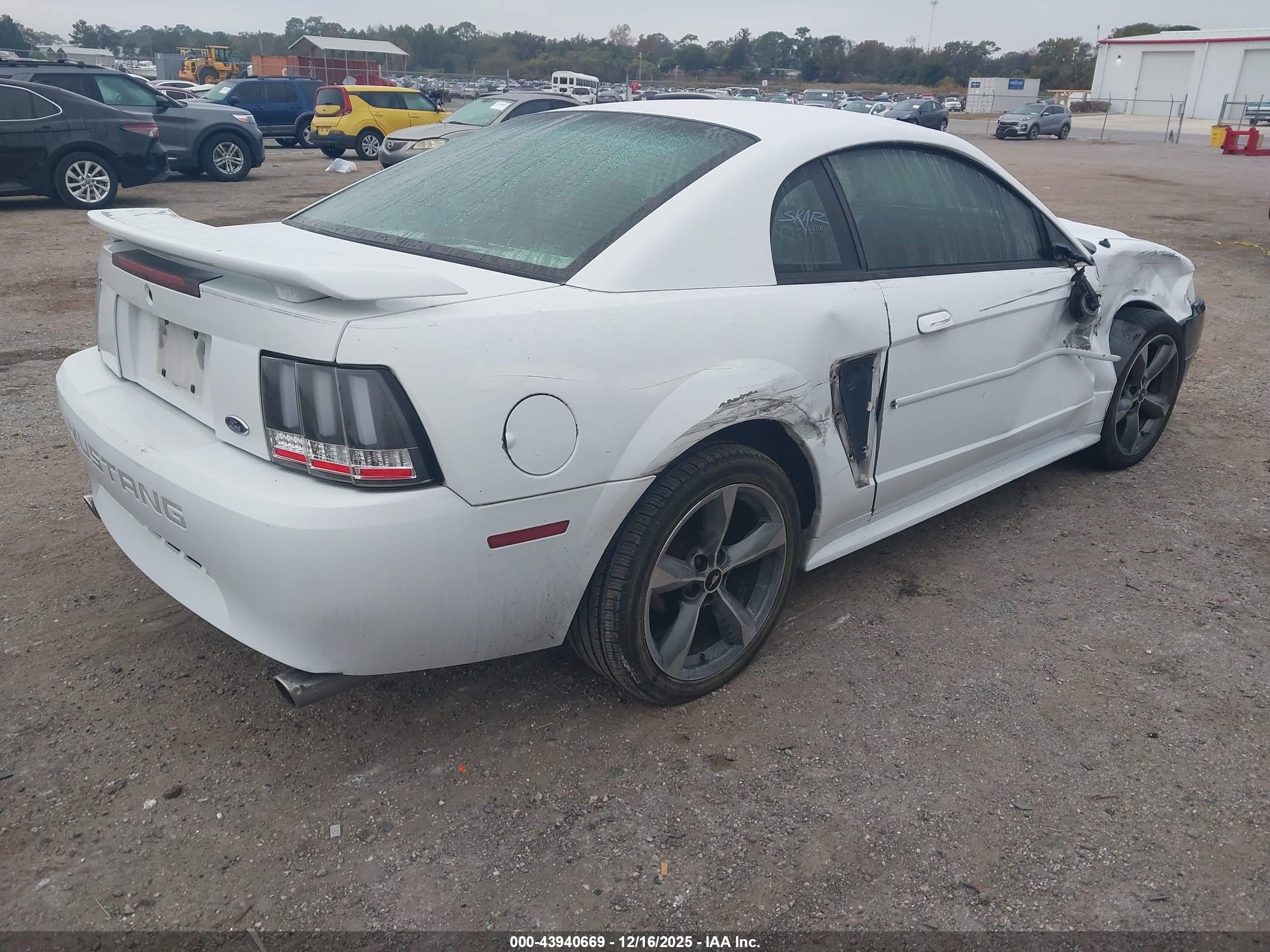 FORD MUSTANG image 4