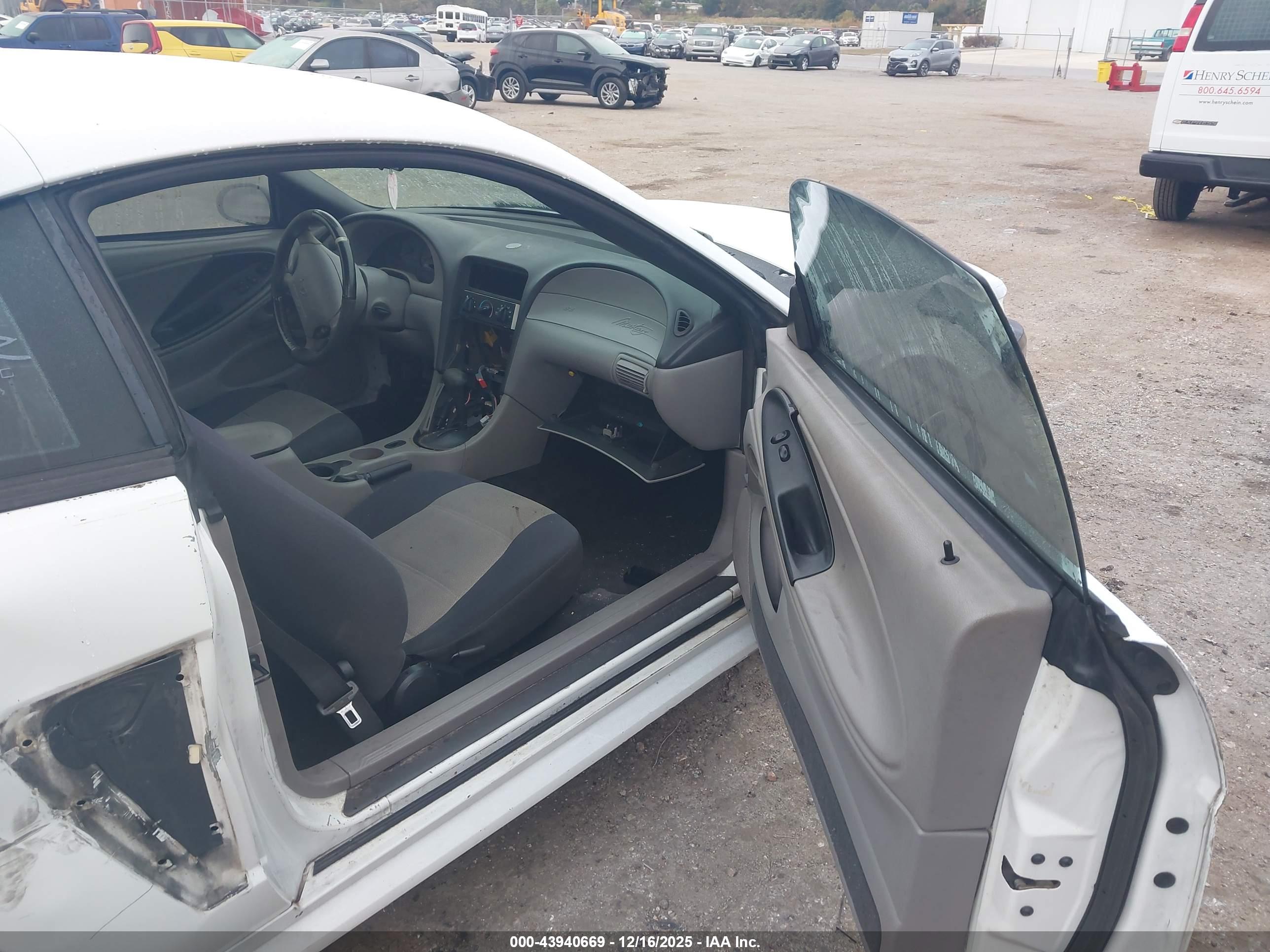 FORD MUSTANG image 5