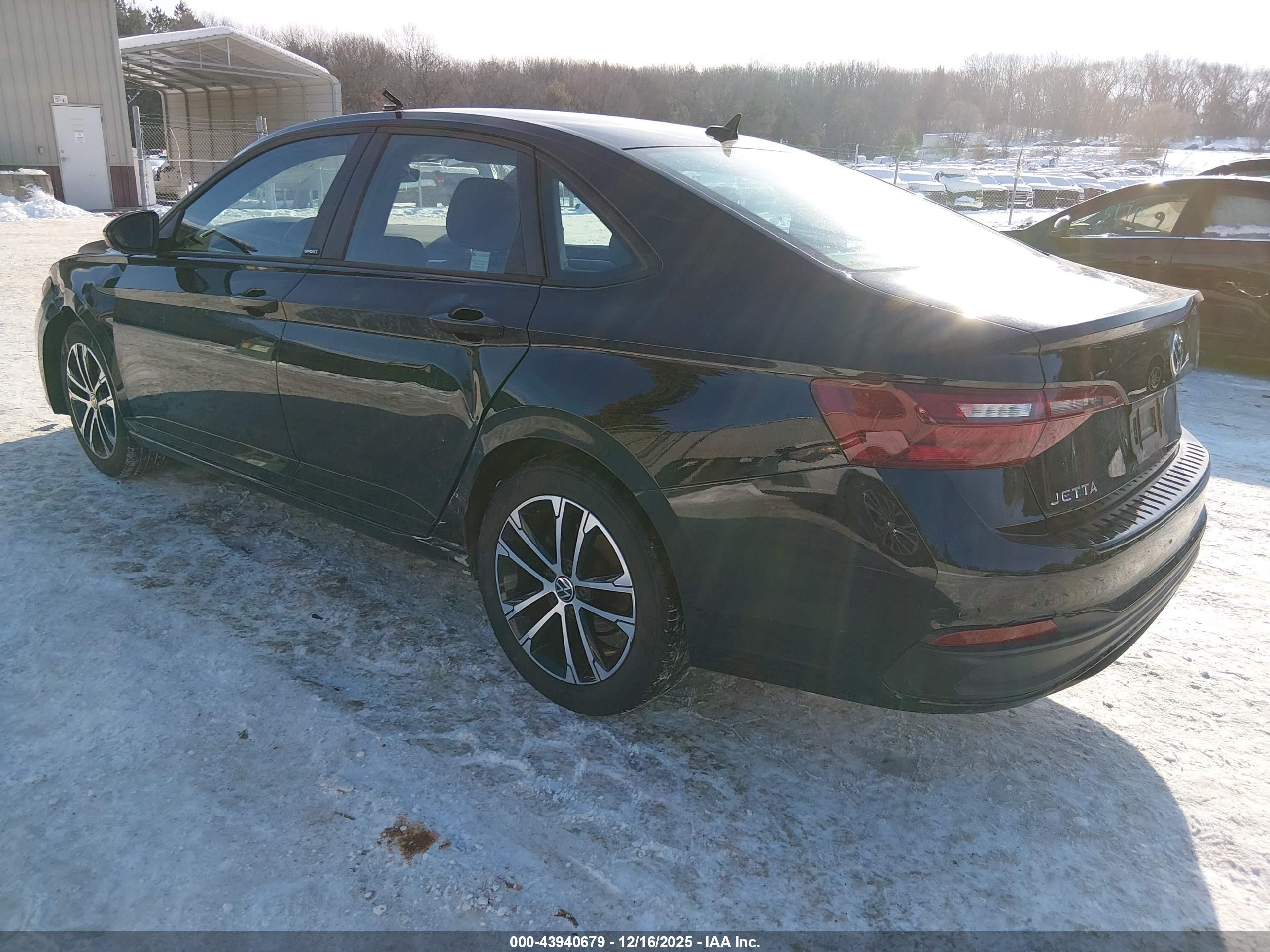 VOLKSWAGEN JETTA image 3