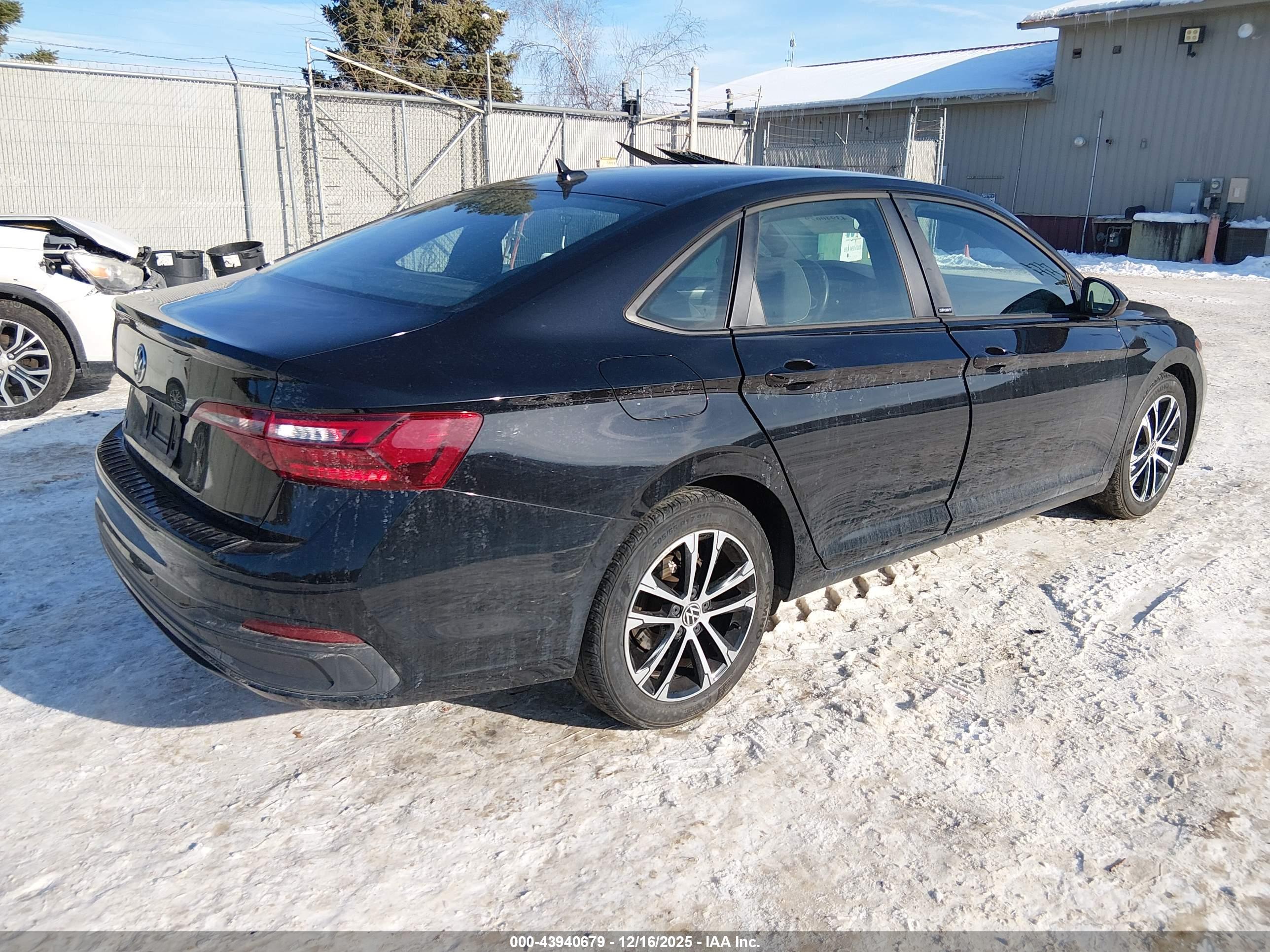 VOLKSWAGEN JETTA image 4
