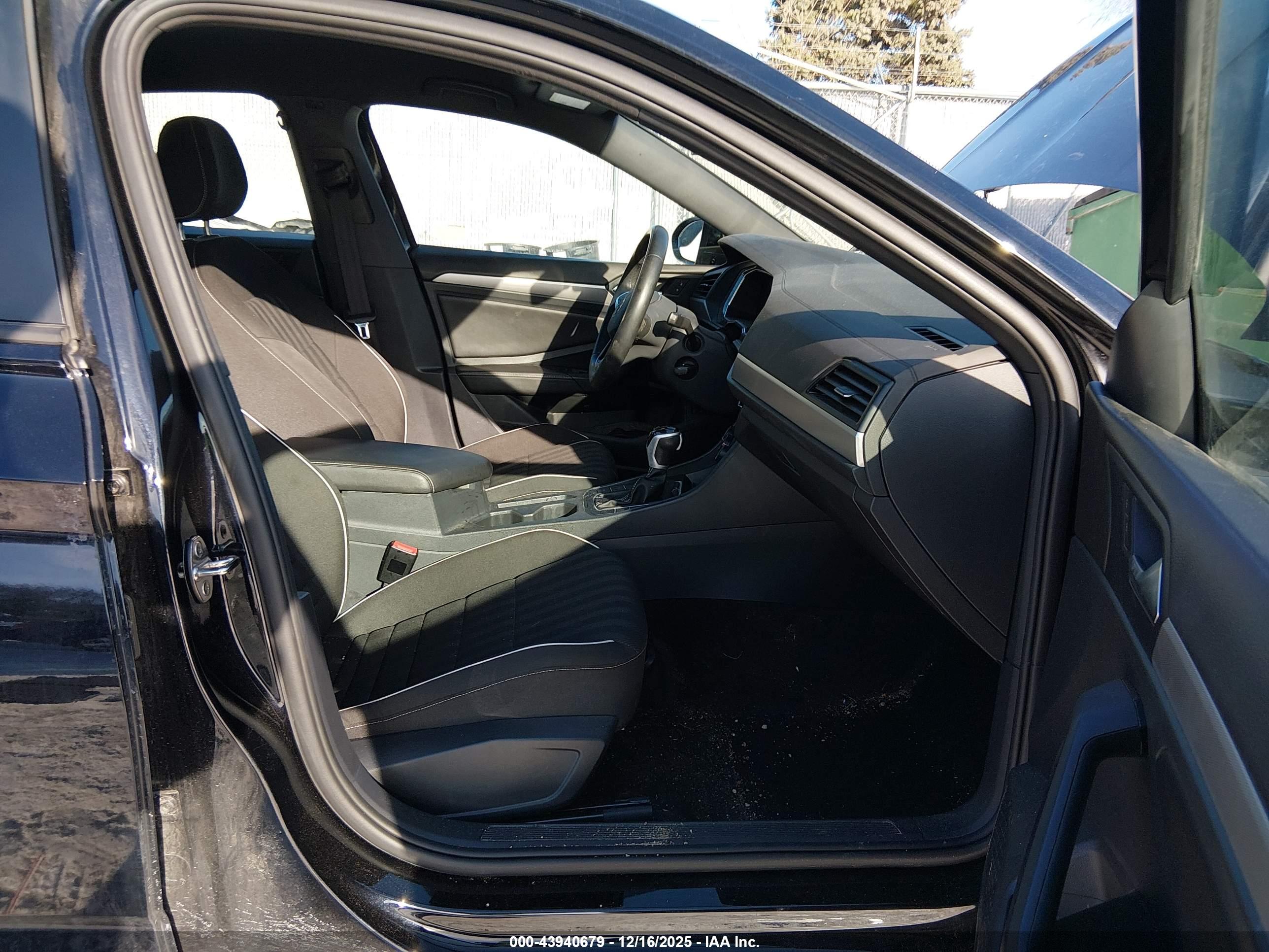 VOLKSWAGEN JETTA image 5