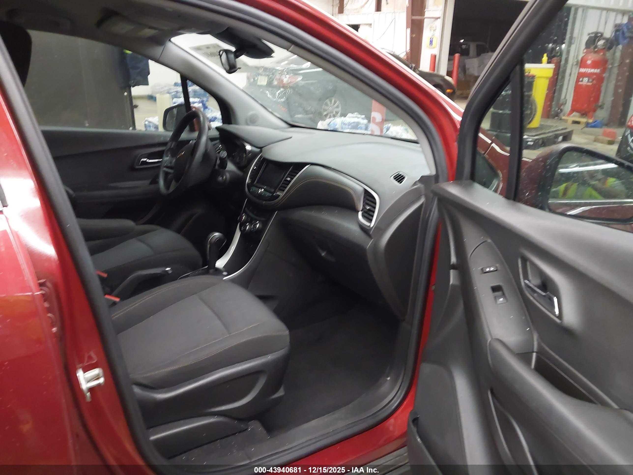 CHEVROLET TRAX image 5