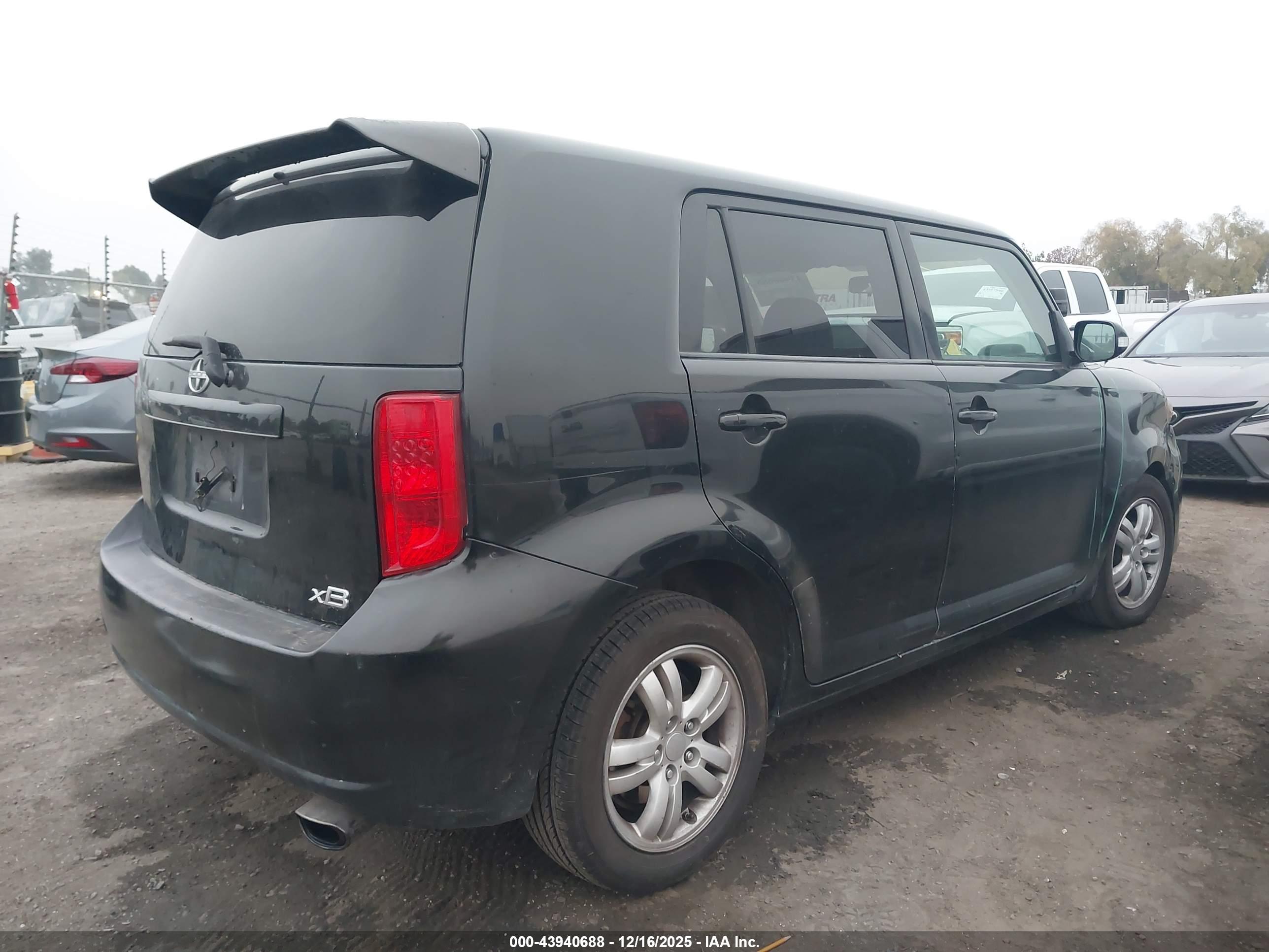 SCION XB image 4