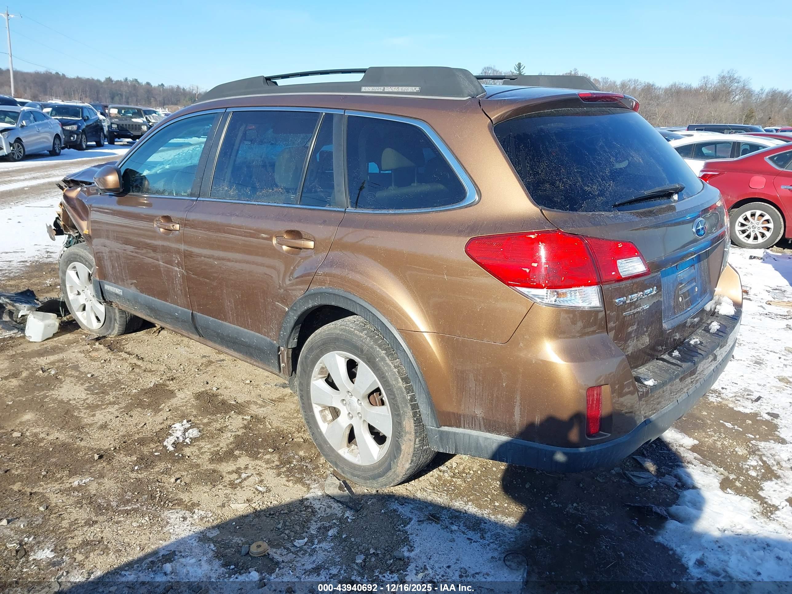 SUBARU OUTBACK image 3