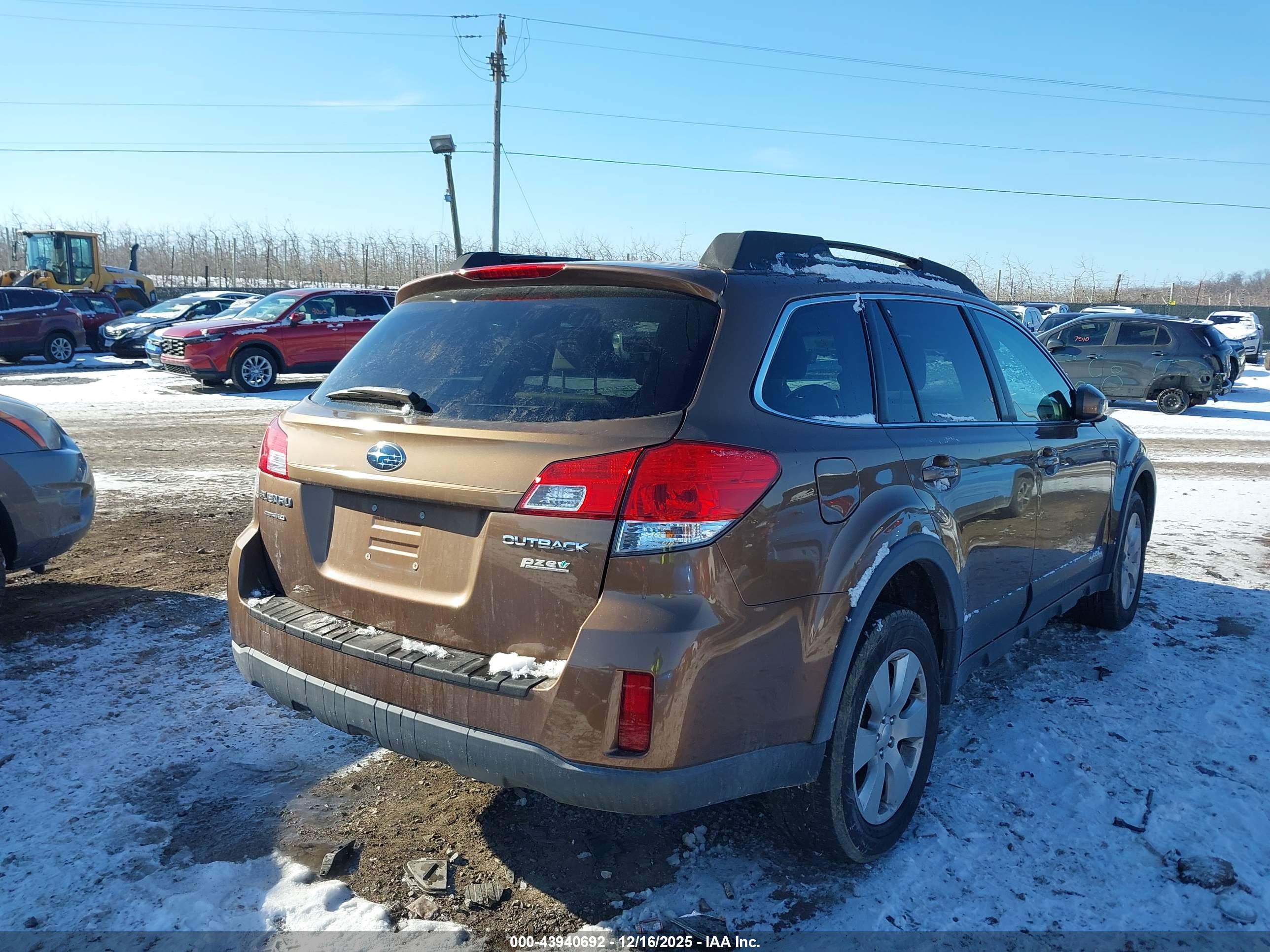 SUBARU OUTBACK image 4