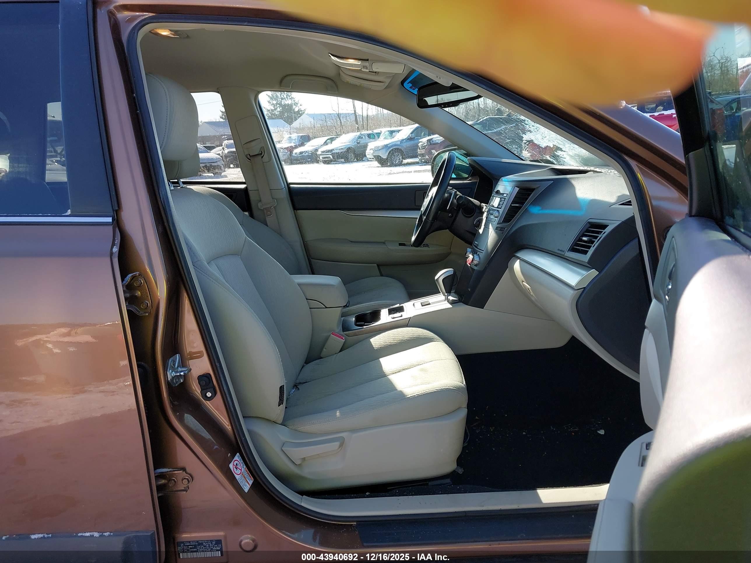 SUBARU OUTBACK image 5