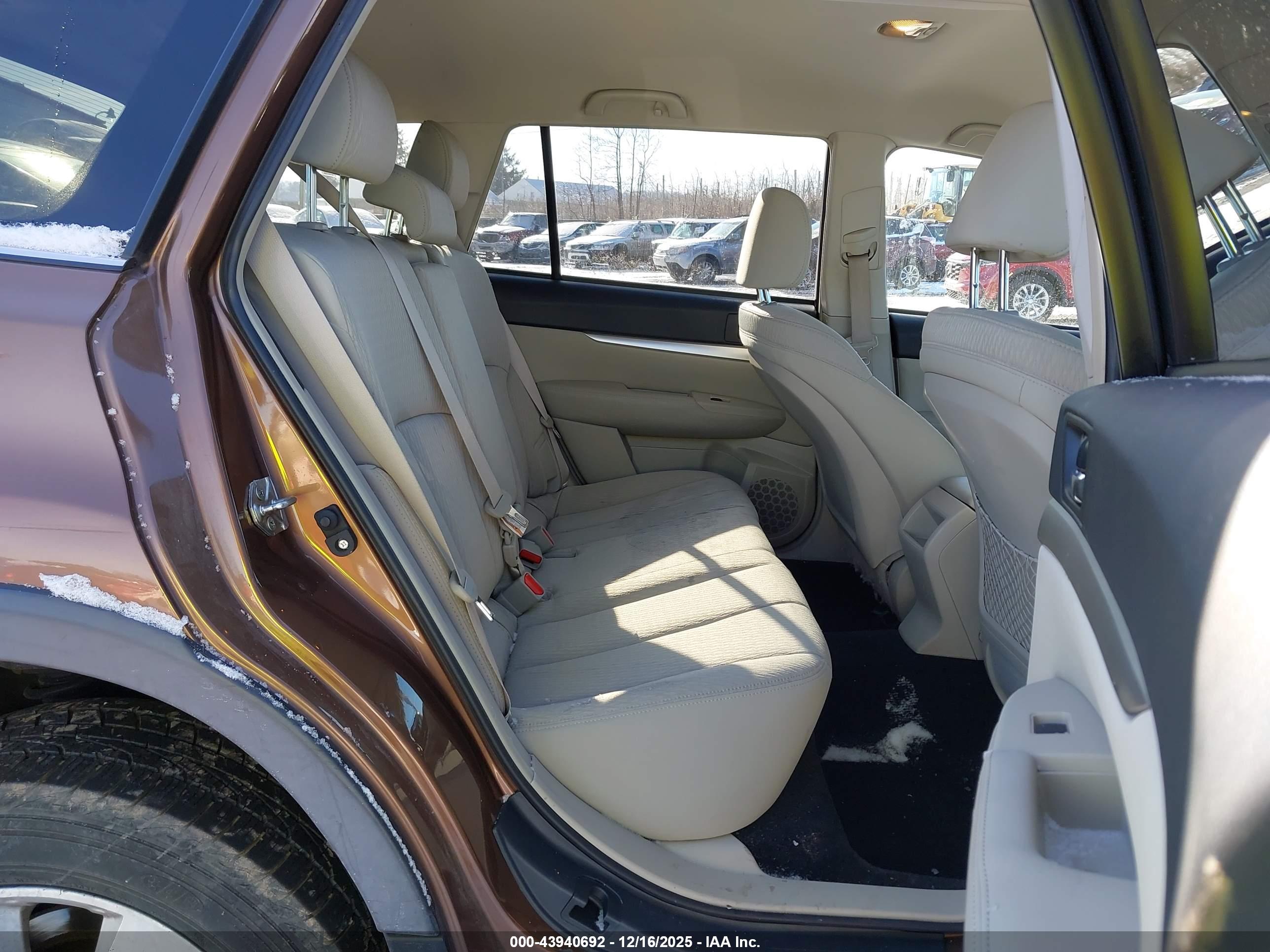 SUBARU OUTBACK image 8