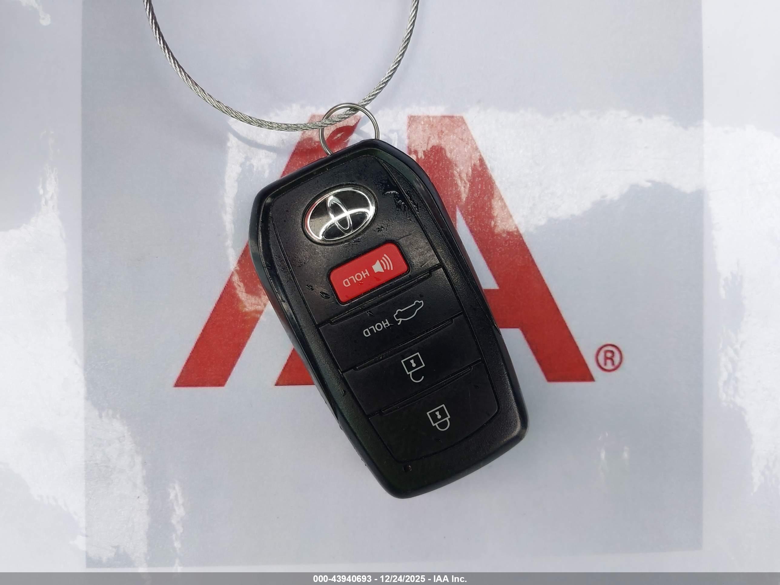 TOYOTA COROLLA image 11