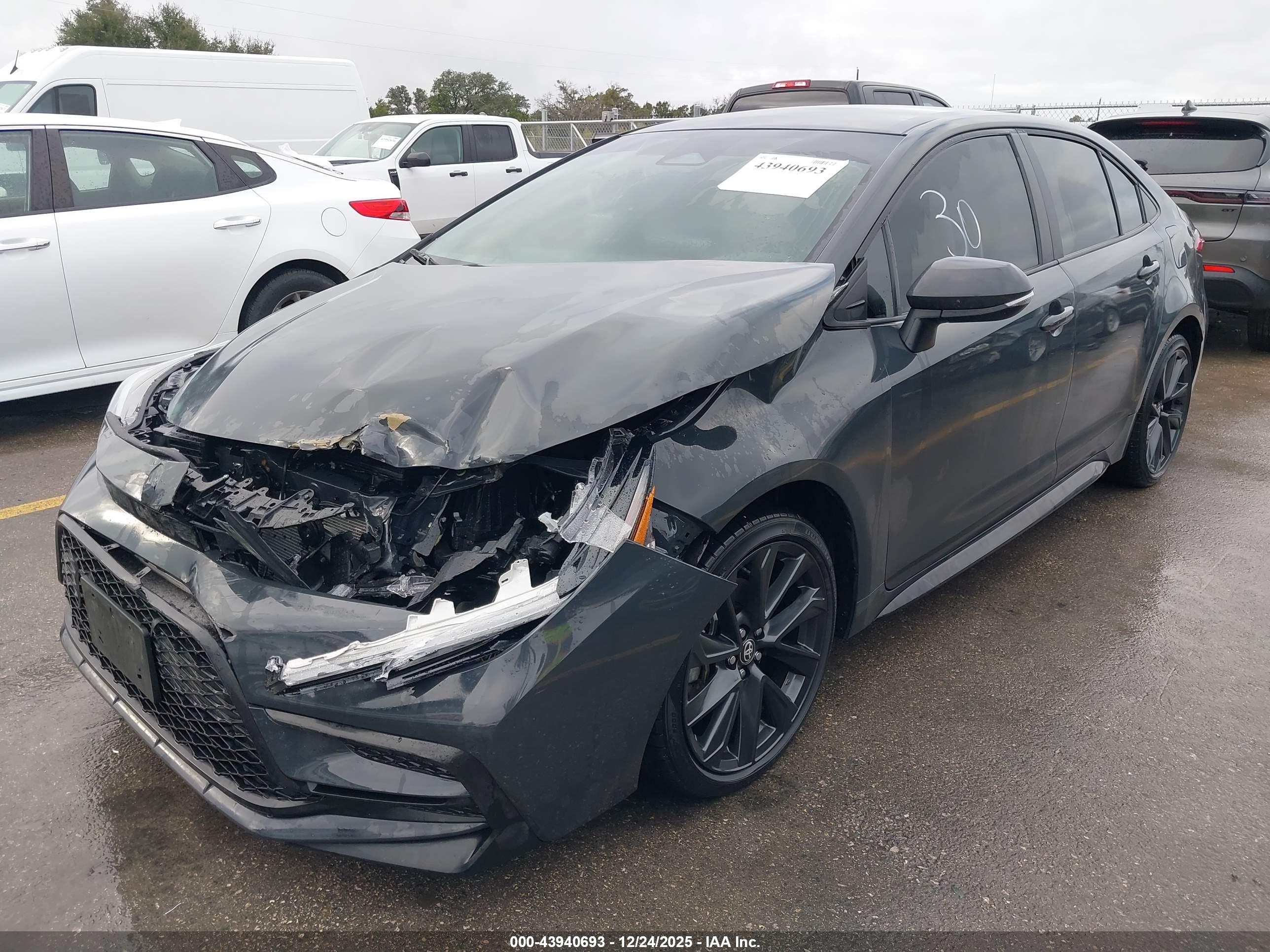 TOYOTA COROLLA image 2
