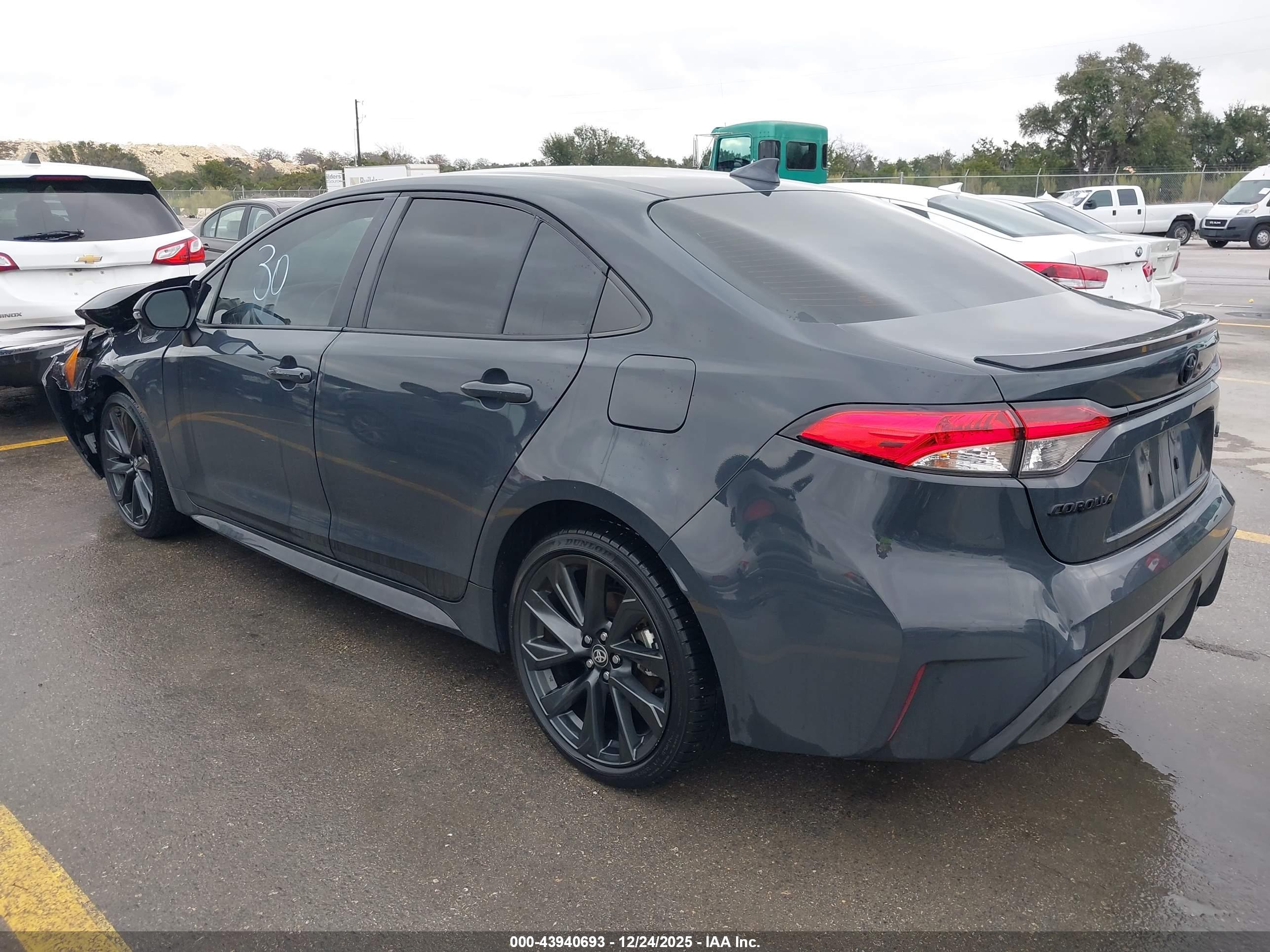 TOYOTA COROLLA image 3